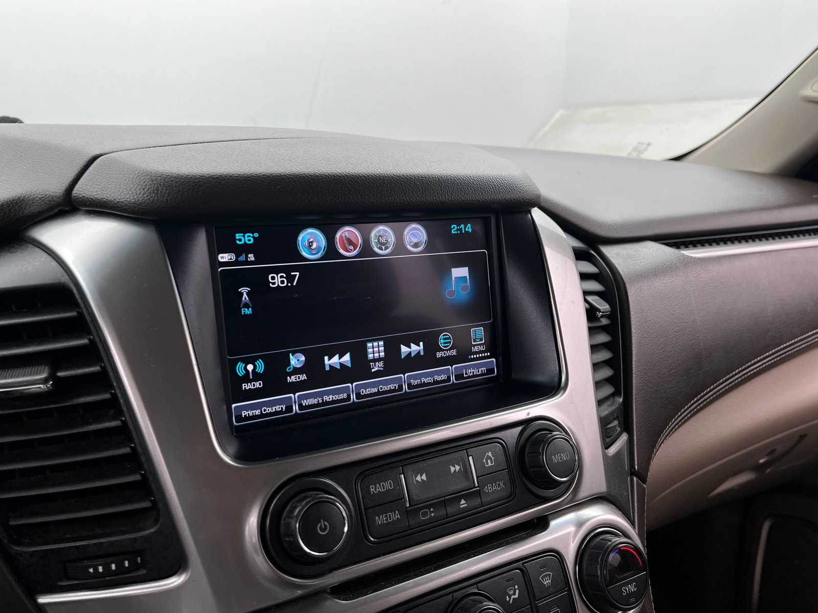 Thumbnail: 2019 Chevrolet Tahoe - 3