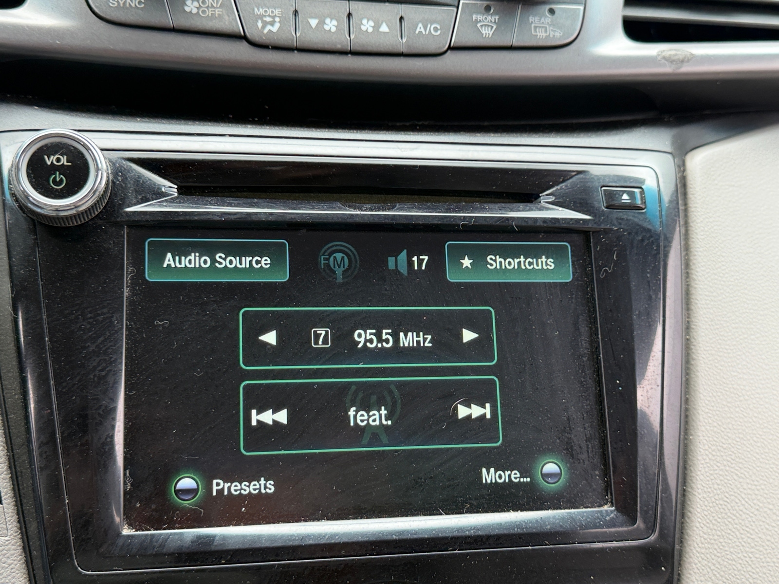 Thumbnail: 2015 Honda Odyssey - 4