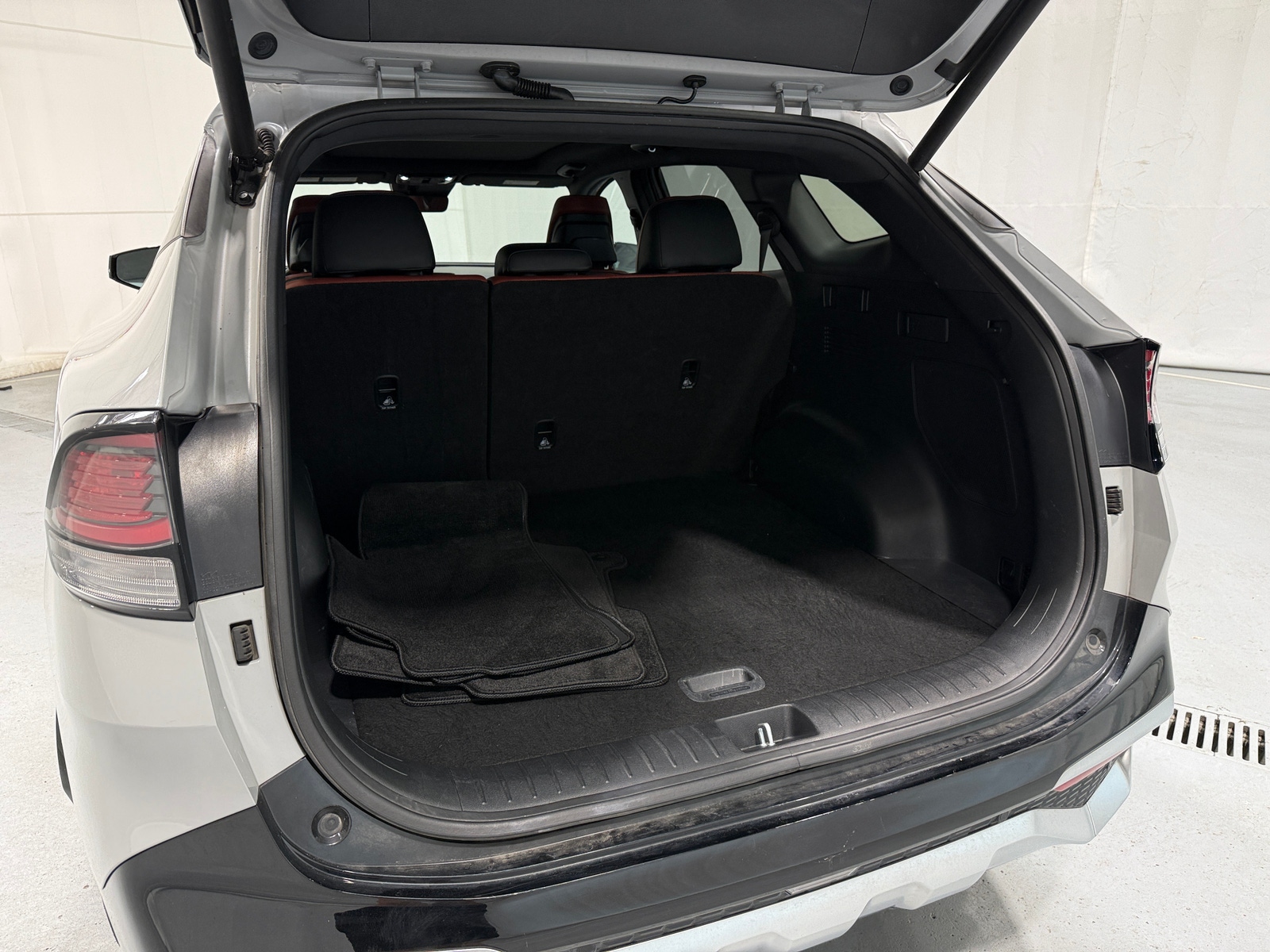 Thumbnail: 2023 Kia Sportage - 6