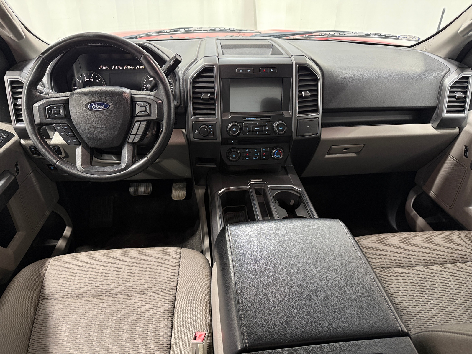 Thumbnail: 2018 Ford Econoline - 3