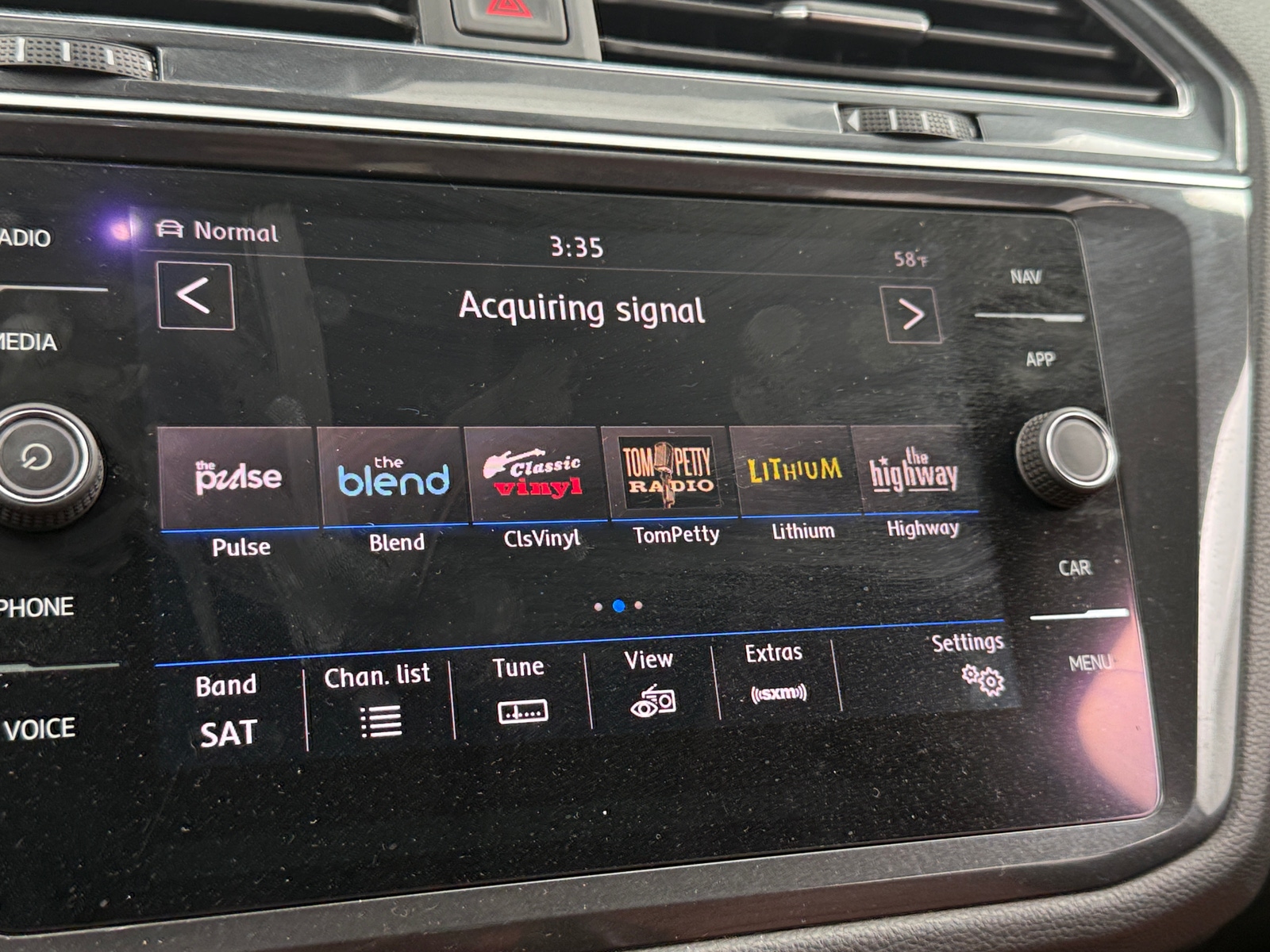 Thumbnail: 2018 Volkswagen Tiguan - 3