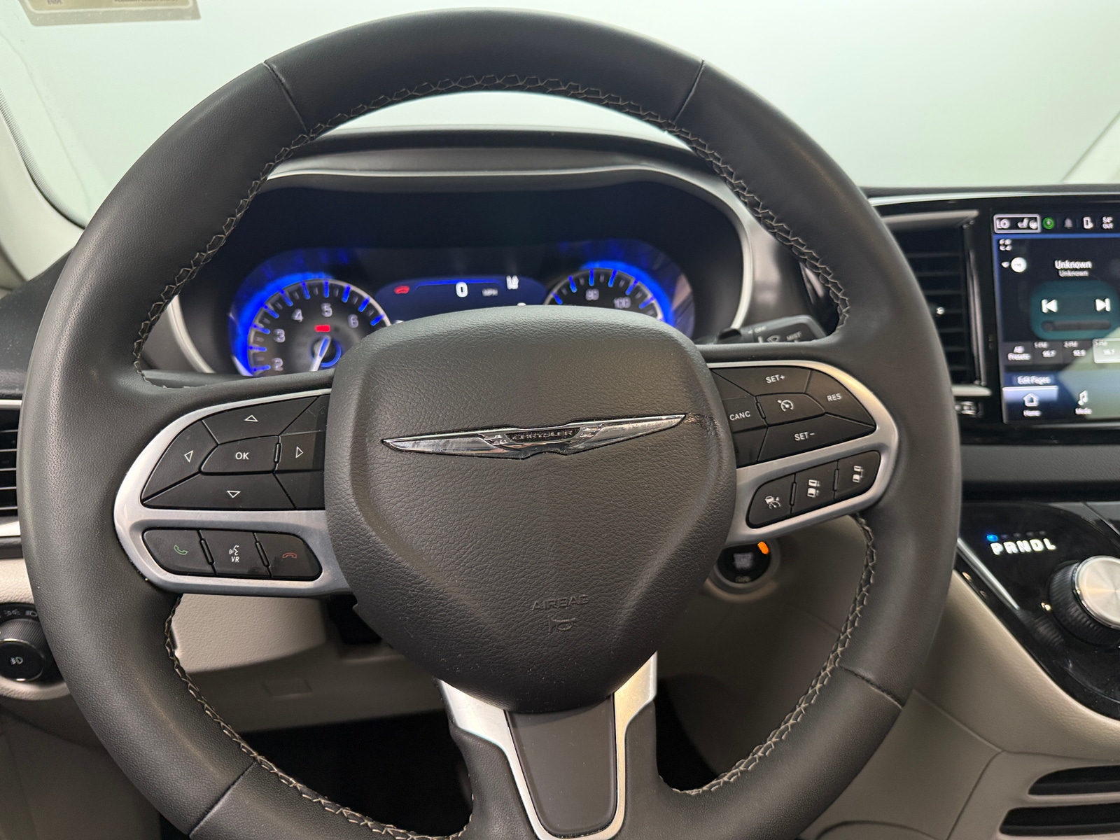 Thumbnail: 2023 Chrysler Pacifica - 4