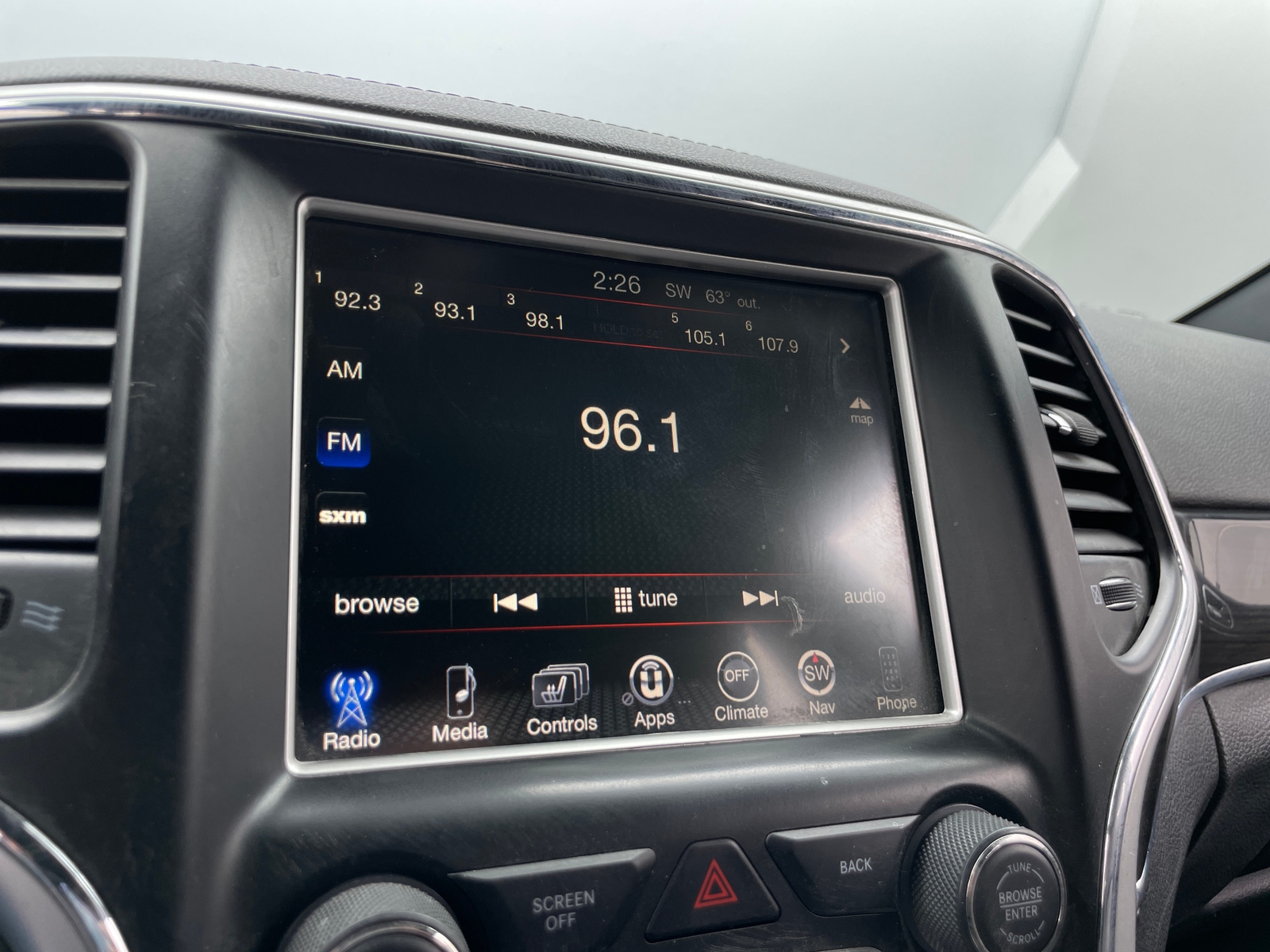 Thumbnail: 2015 Jeep Grand Cherokee - 3