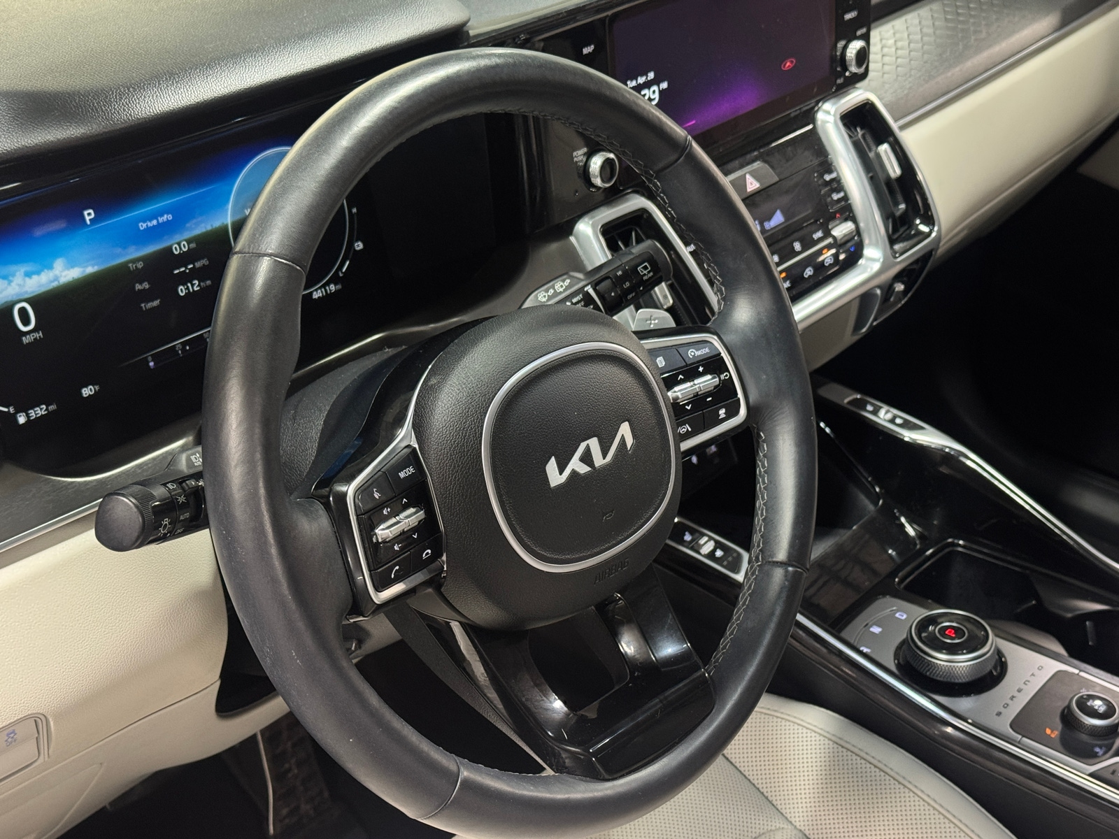 Thumbnail: 2023 Kia Sorento - 4