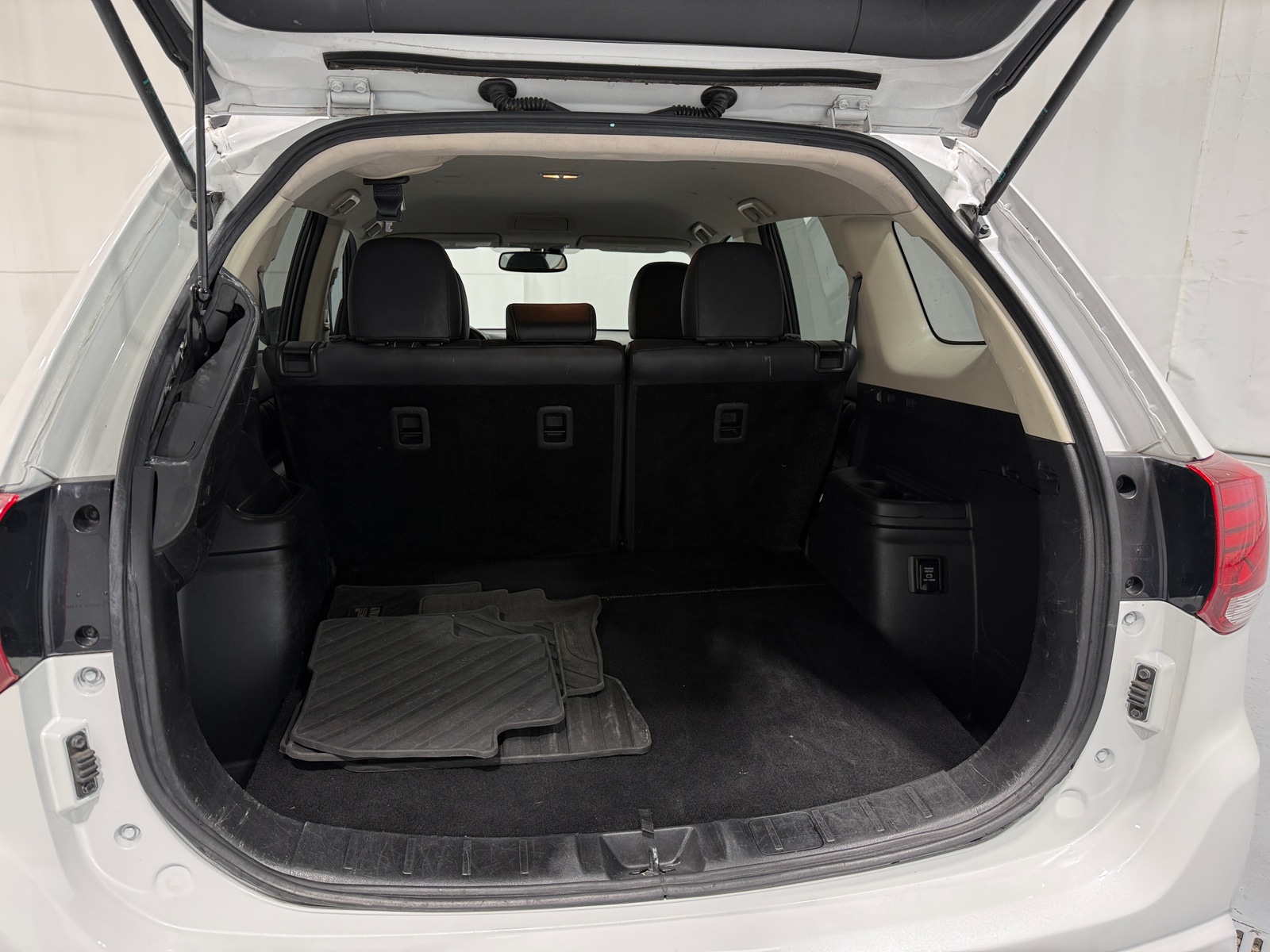 Thumbnail: 2018 Mitsubishi Outlander - 6