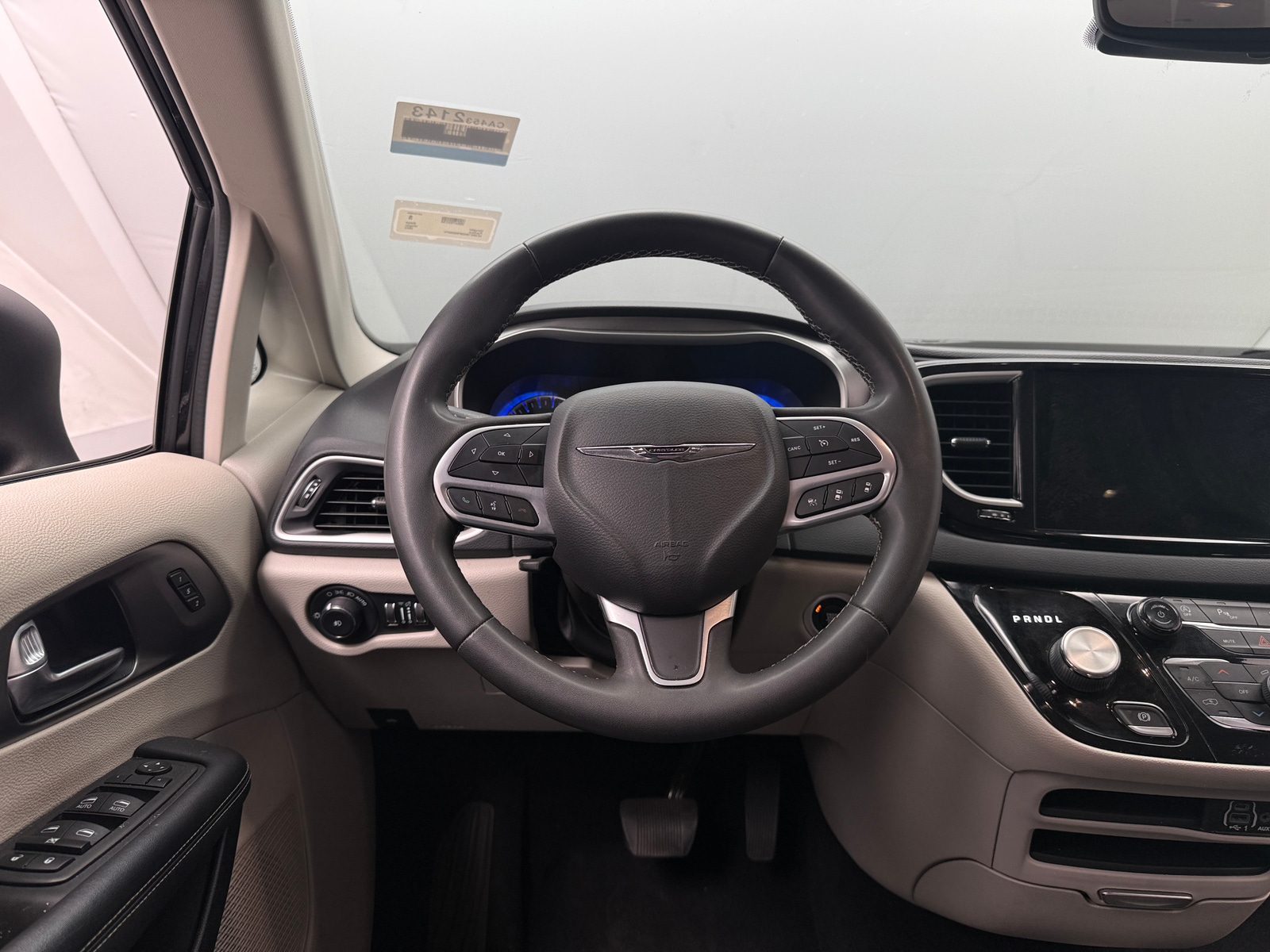 Thumbnail: 2023 Chrysler Pacifica - 4
