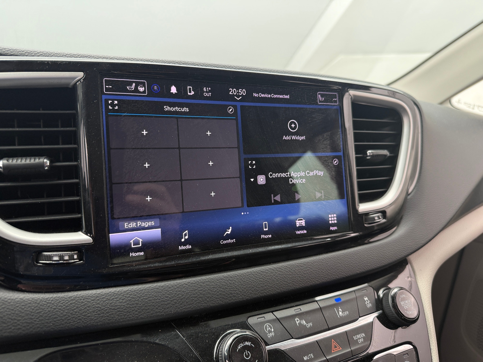 Thumbnail: 2023 Chrysler Pacifica - 3