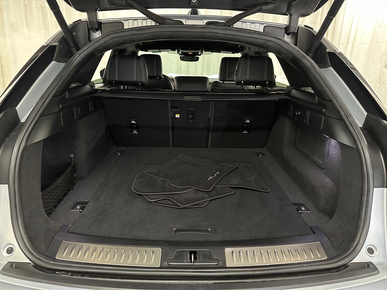 Thumbnail: 2021 Land Rover Range Rover Velar - 6