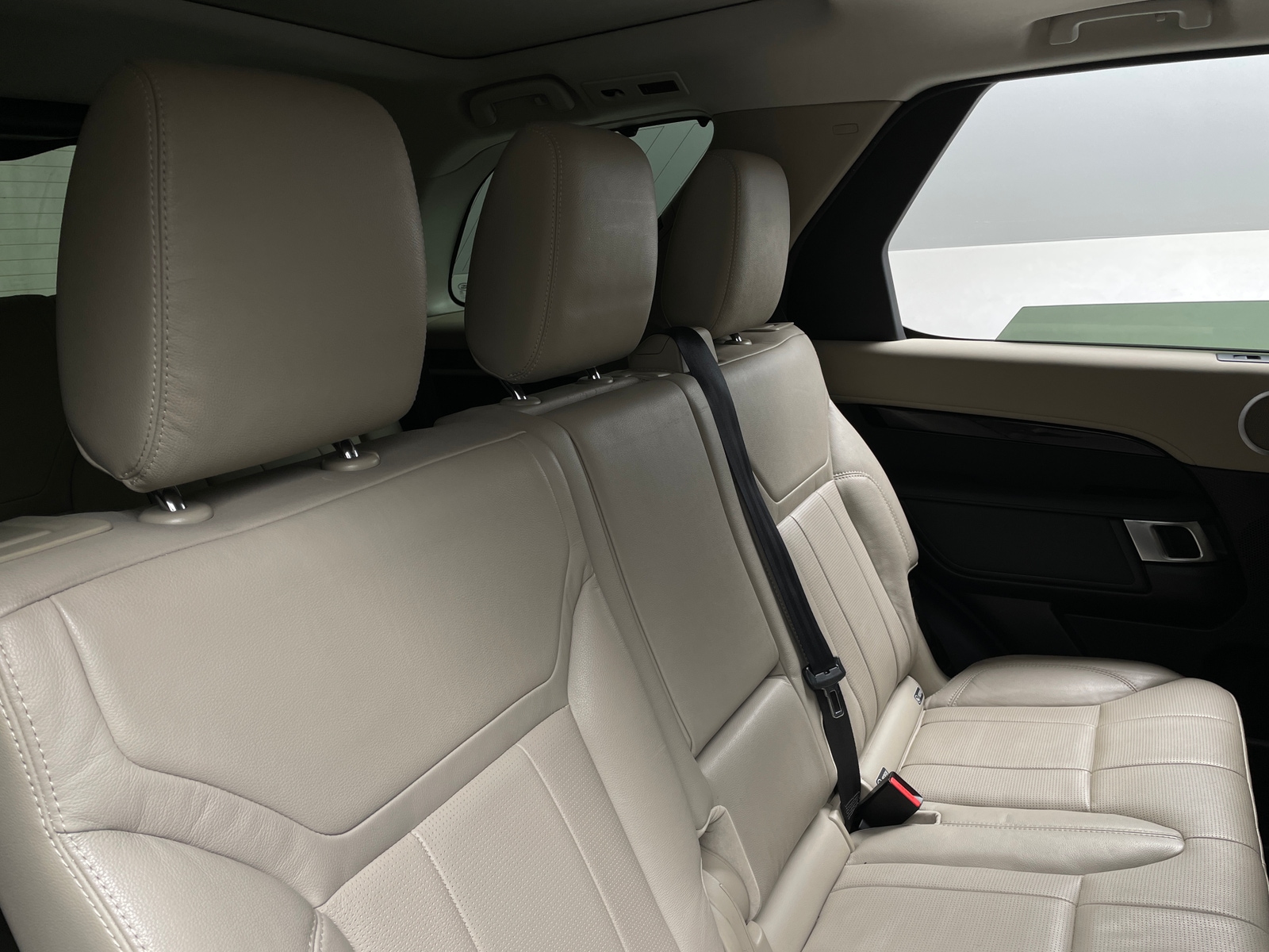 Thumbnail: 2019 Land Rover Discovery - 5