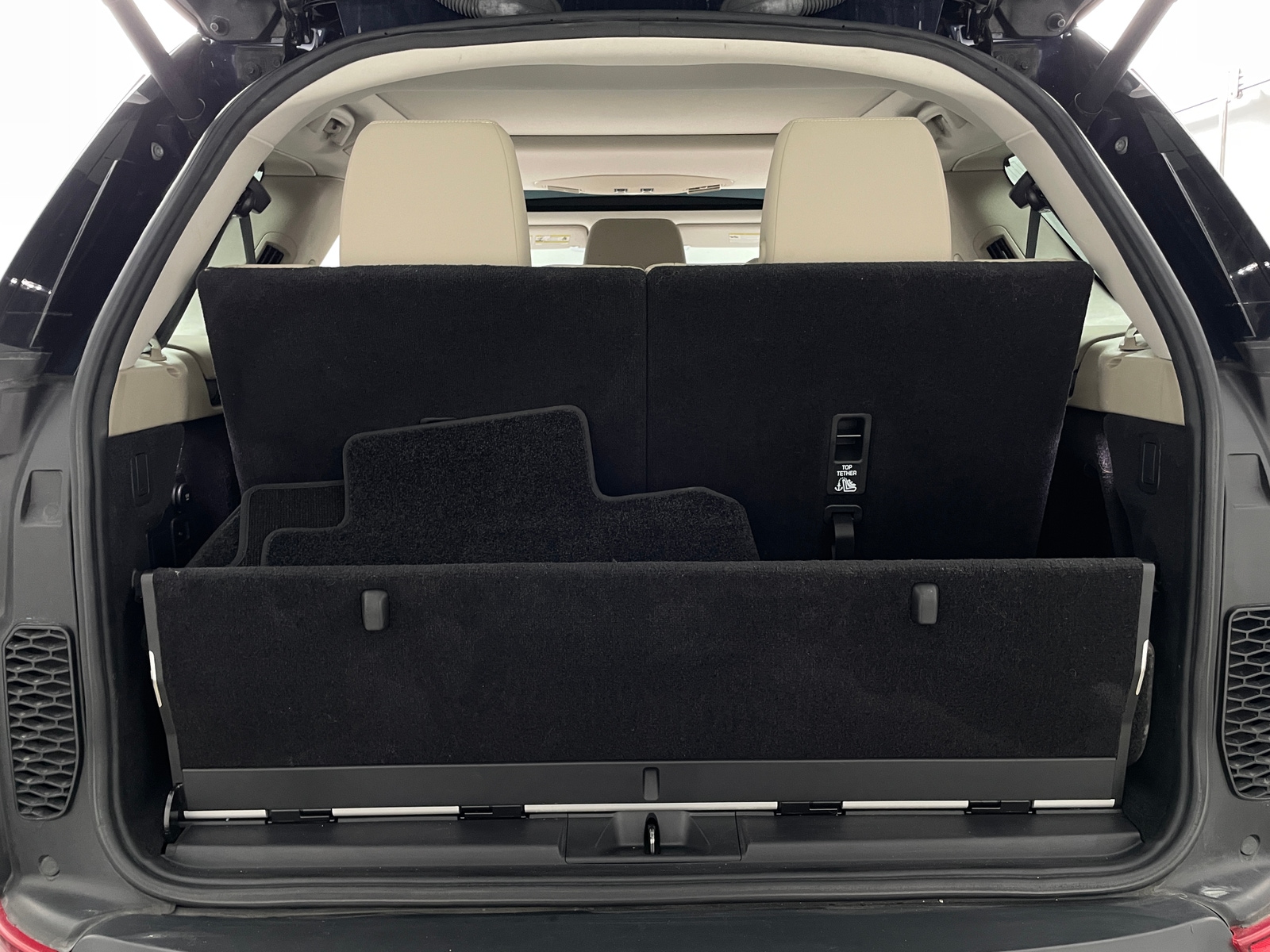 Thumbnail: 2019 Land Rover Discovery - 6