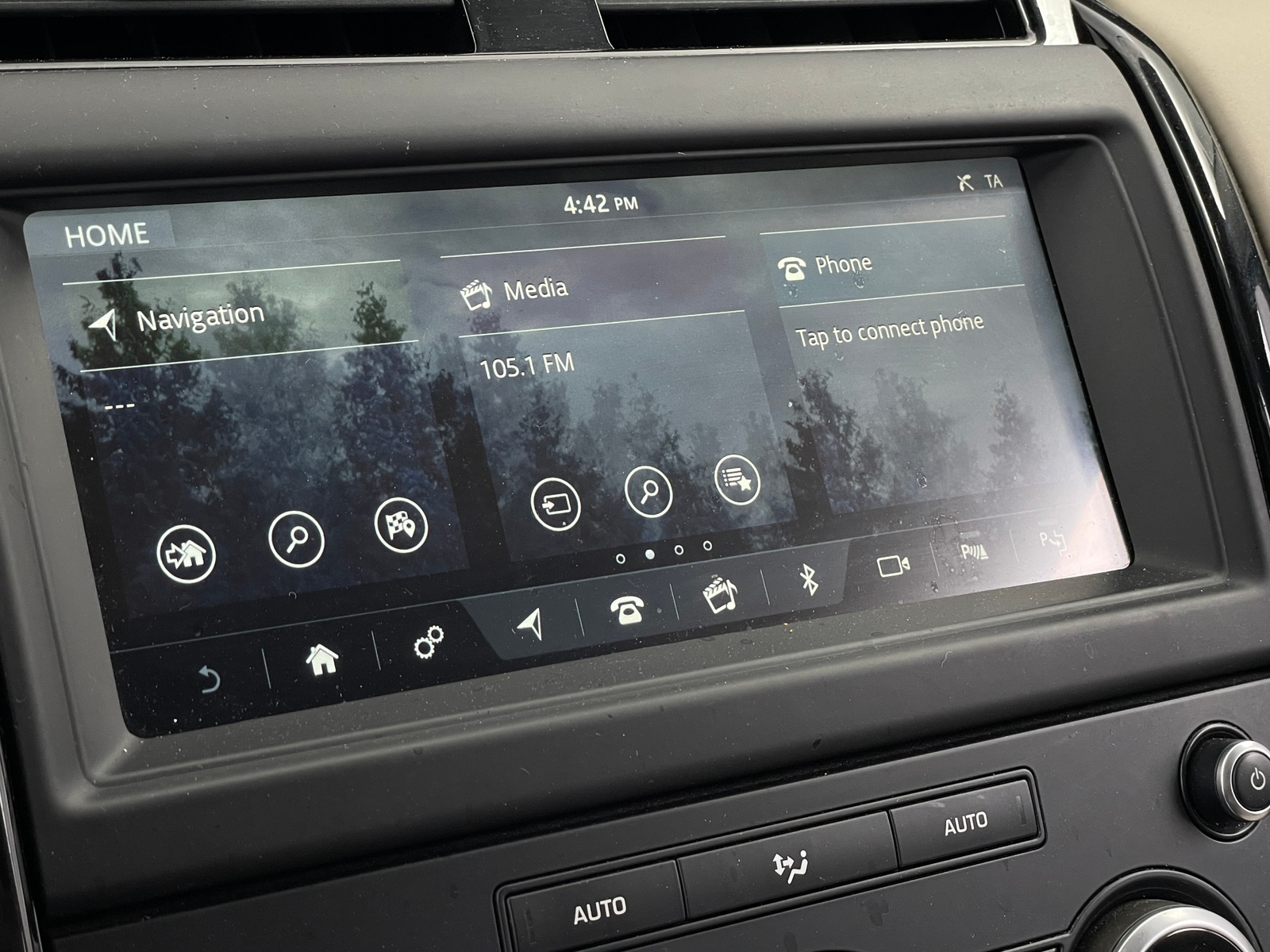 Thumbnail: 2019 Land Rover Discovery - 3