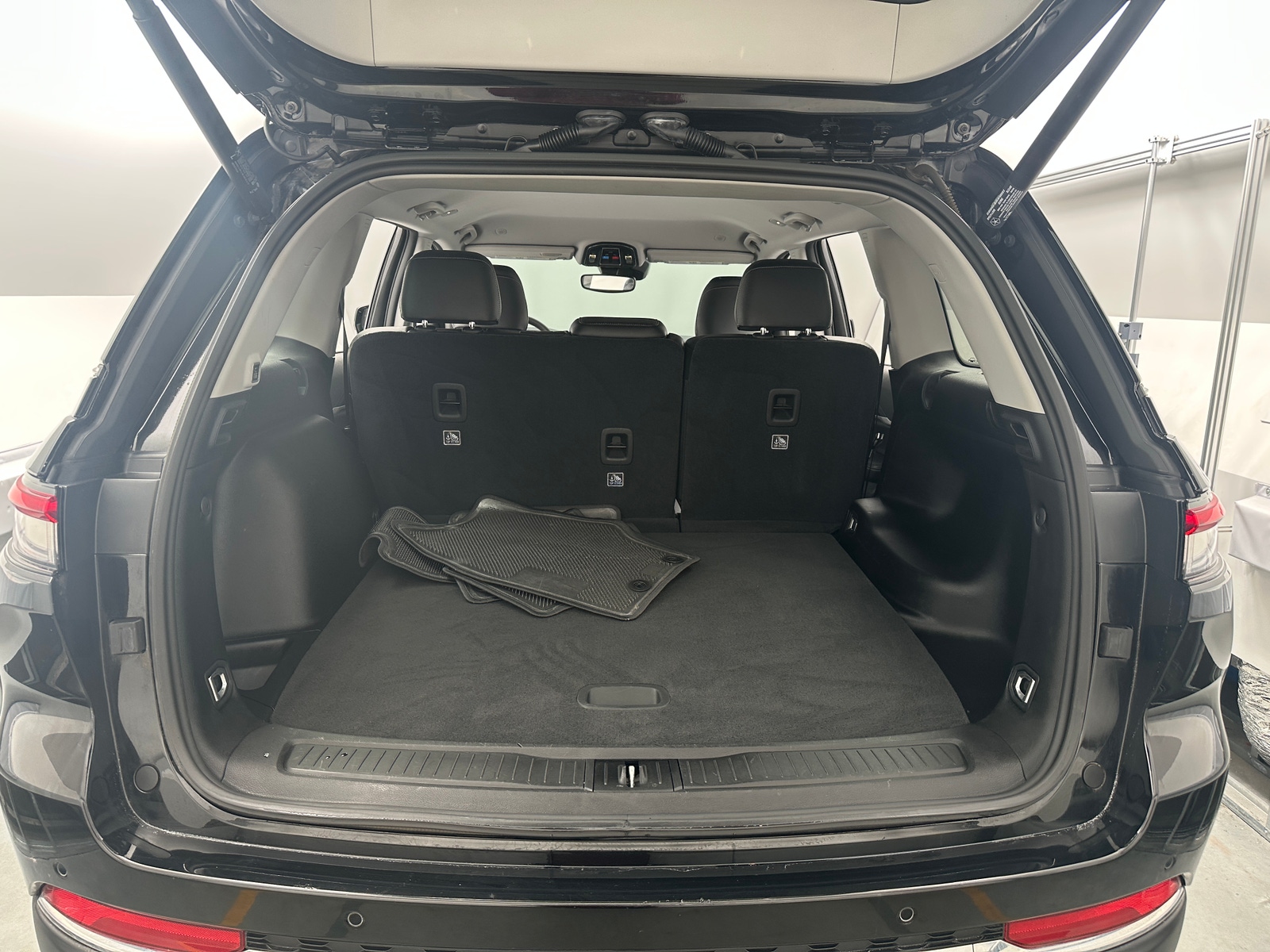 Thumbnail: 2023 Jeep Grand Cherokee - 7