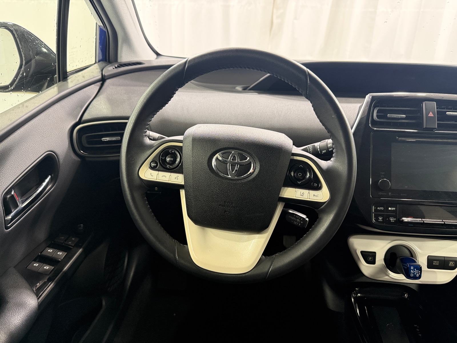 Thumbnail: 2017 Toyota Prius - 5
