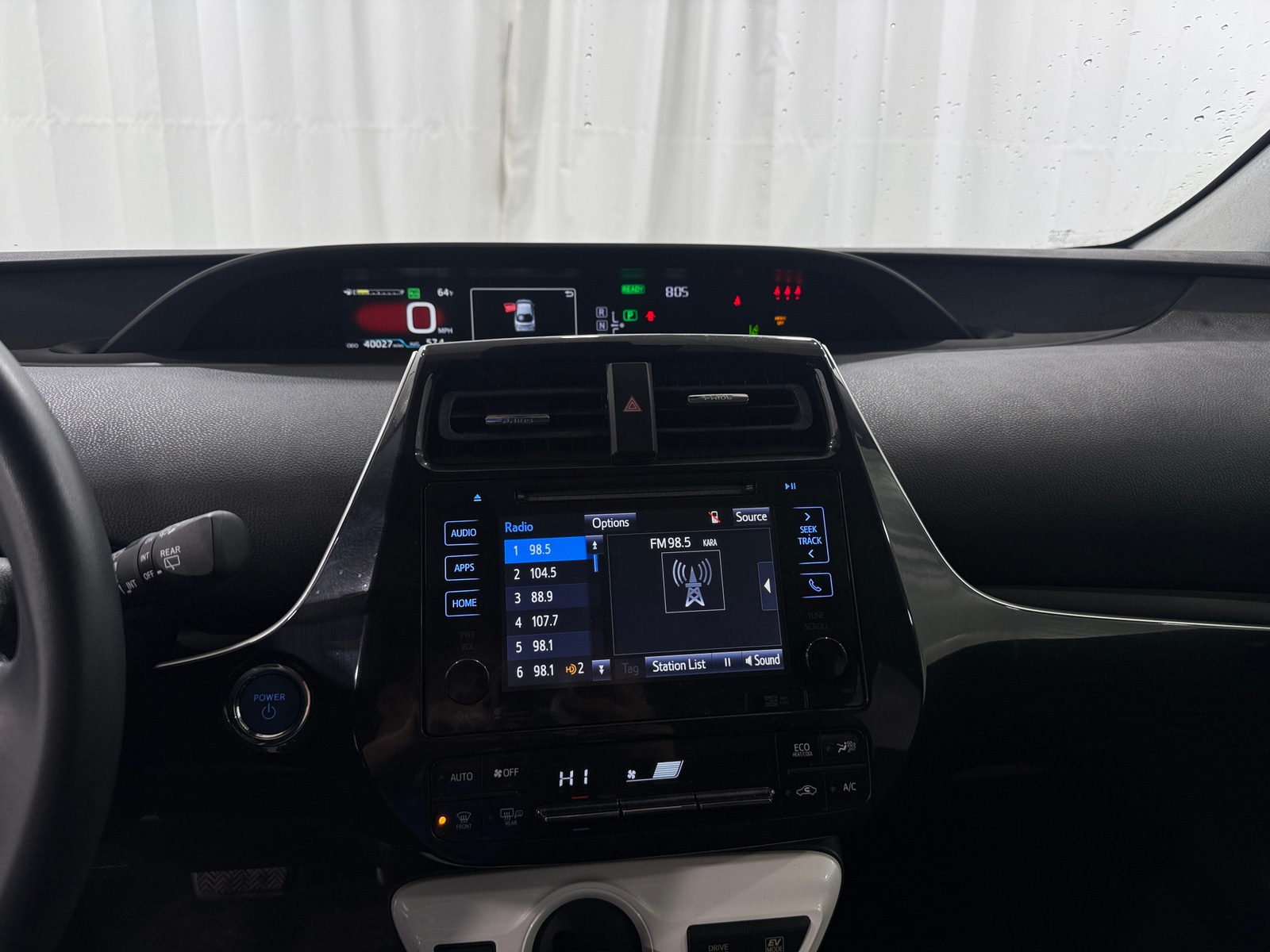 Thumbnail: 2017 Toyota Prius - 4