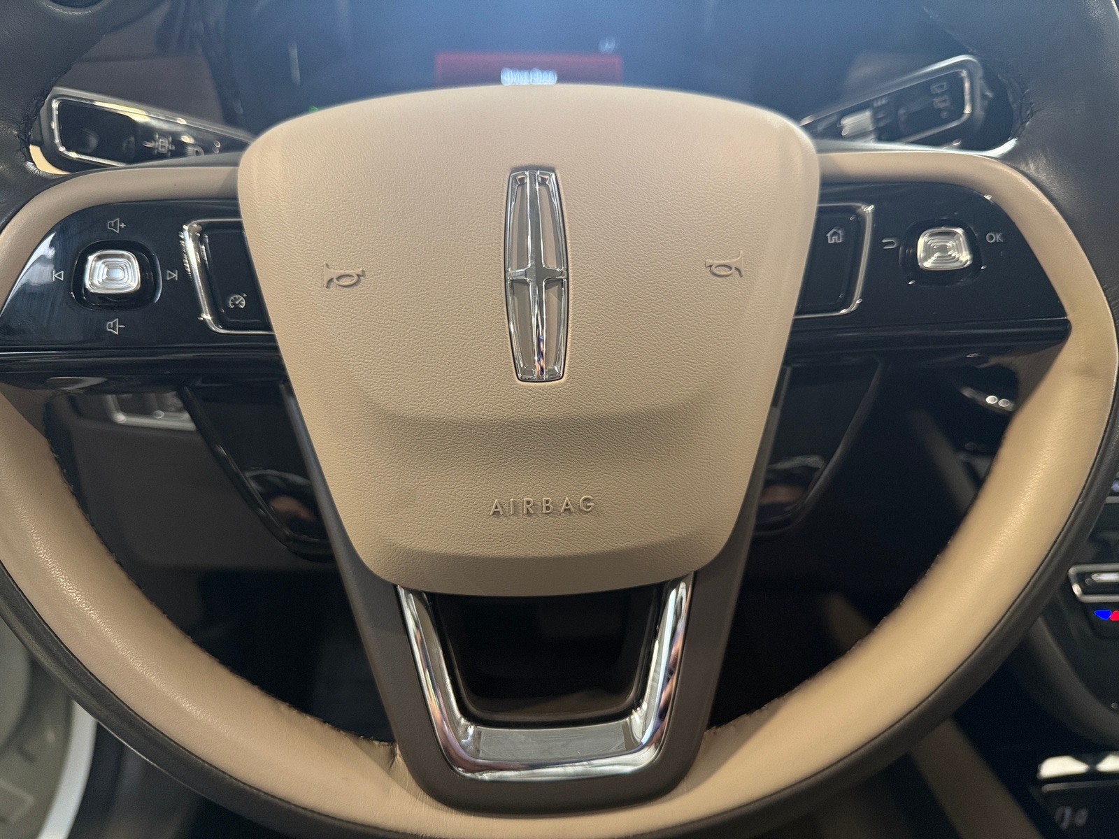 Thumbnail: 2022 Lincoln Corsair - 4