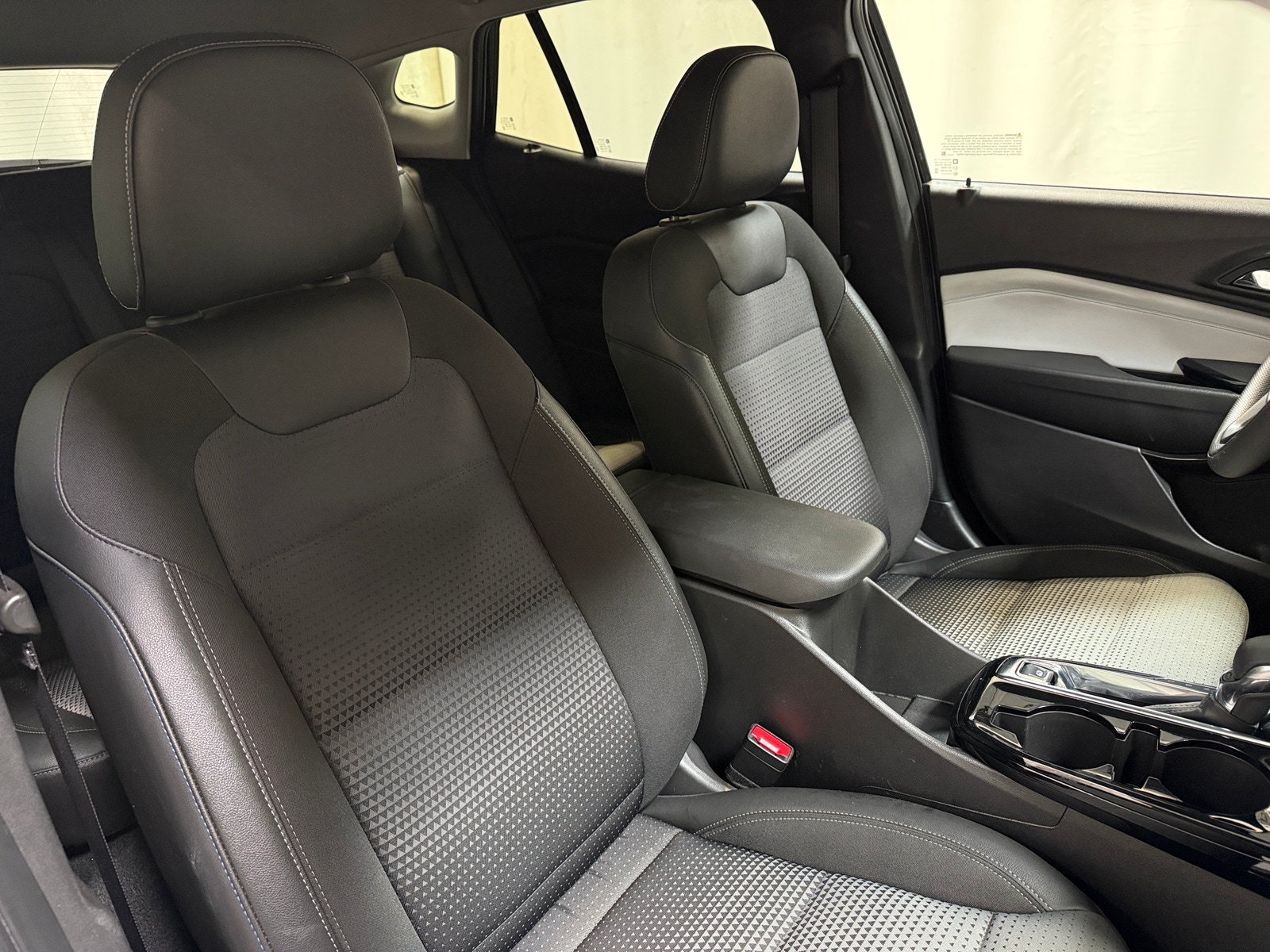 Thumbnail: 2025 Chevrolet Trax - 2