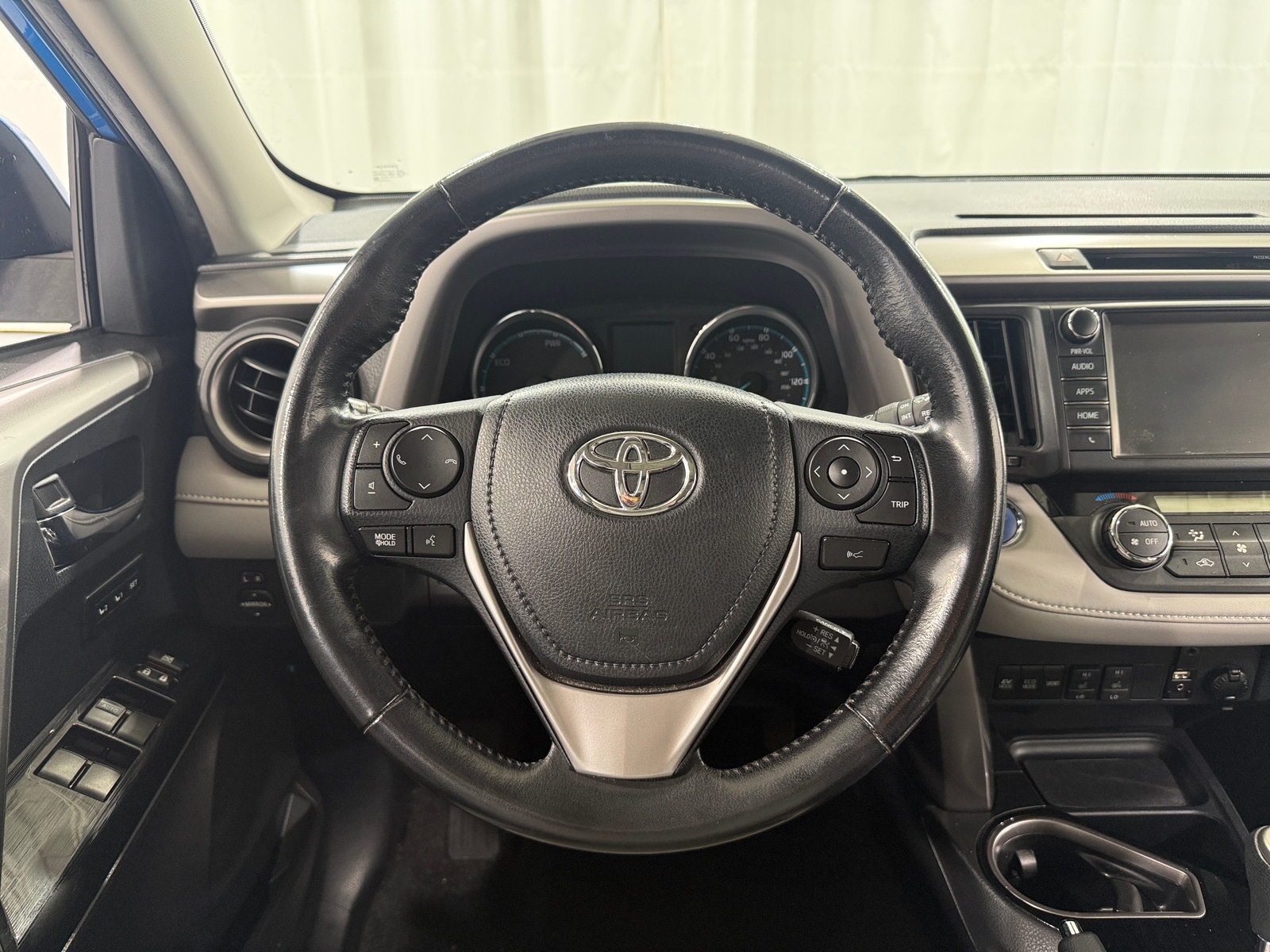 Thumbnail: 2017 Toyota RAV4 - 4