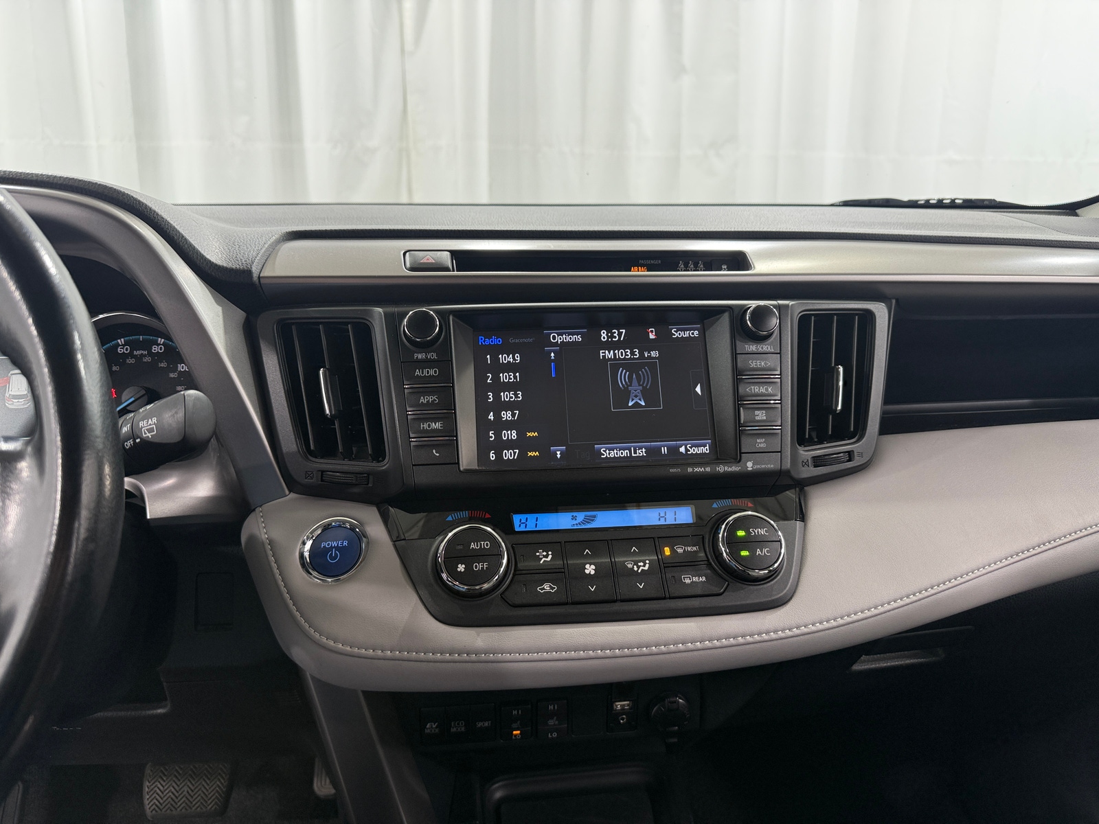Thumbnail: 2017 Toyota RAV4 - 3