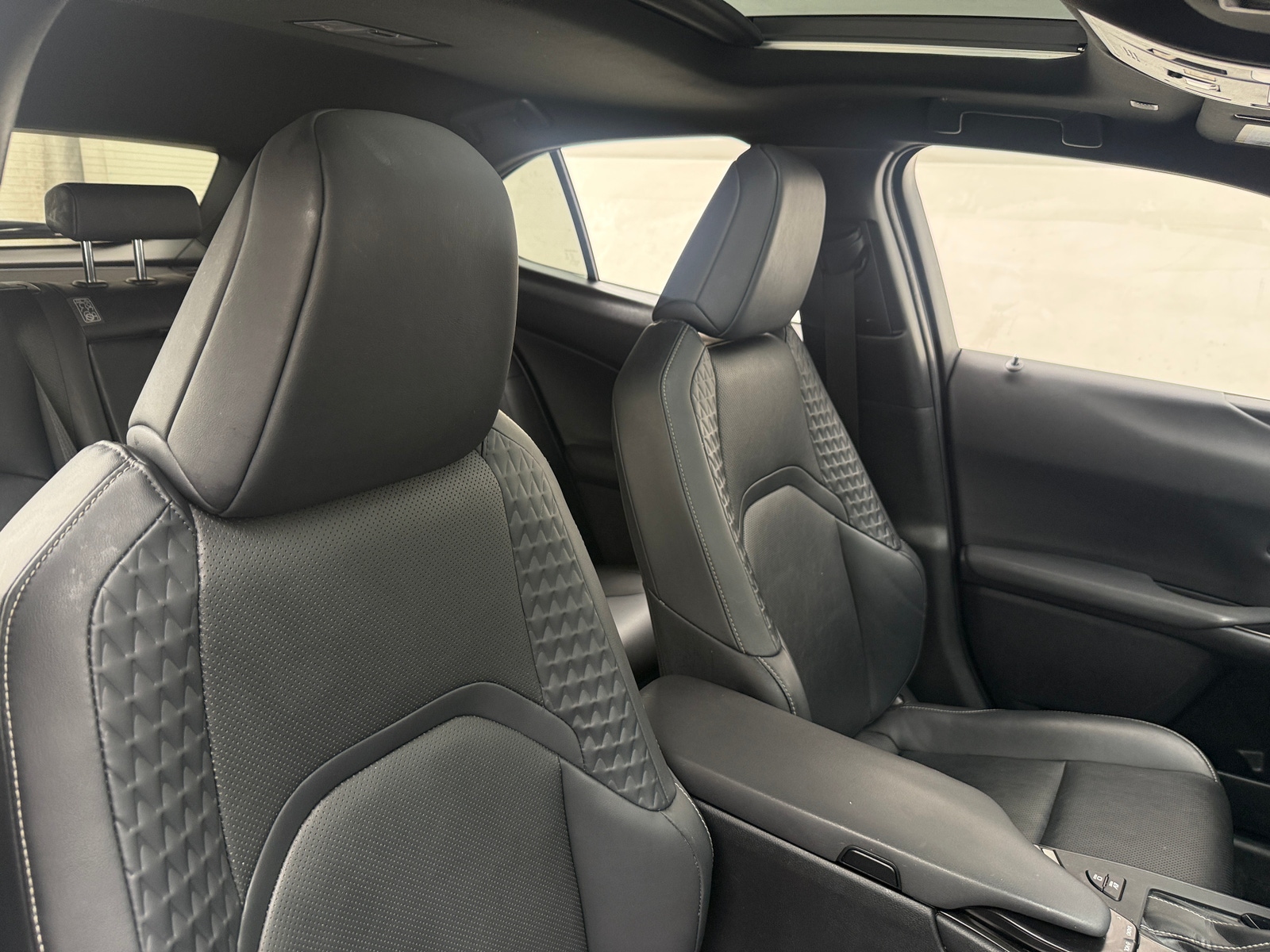 Thumbnail: 2022 Lexus UX - 2