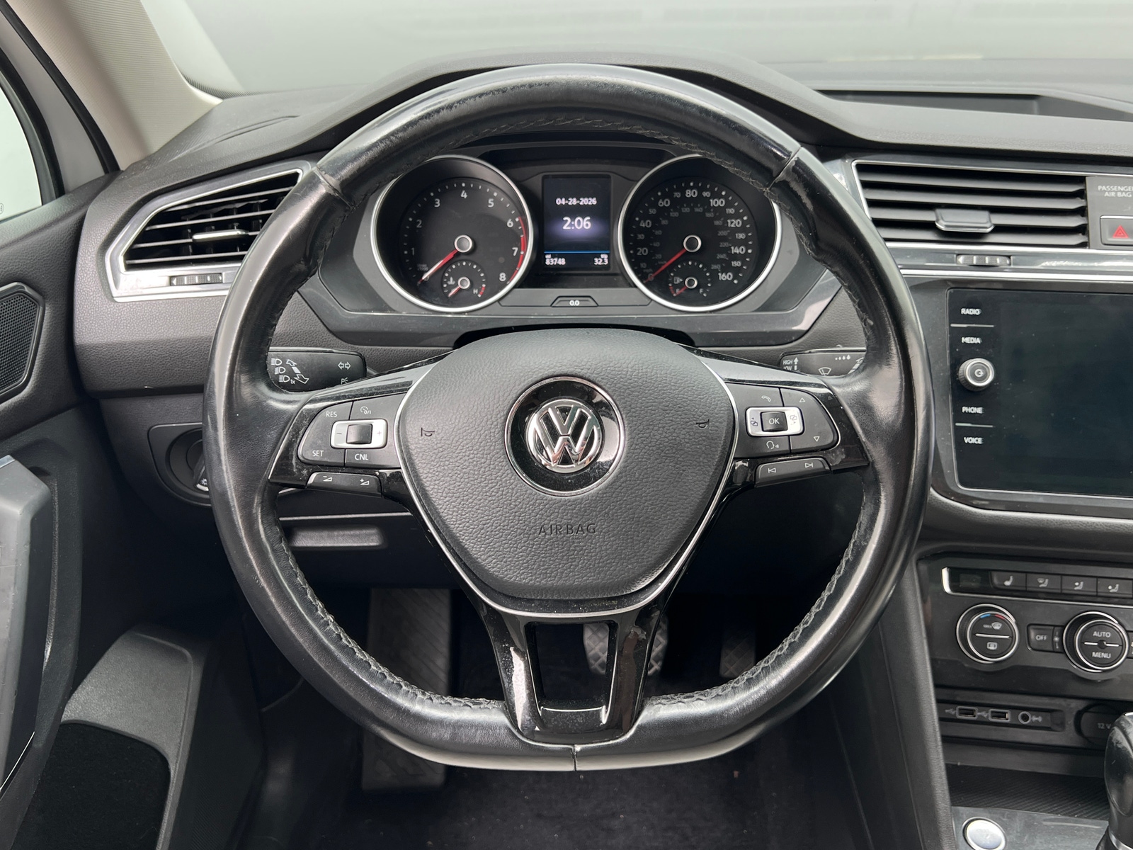 Thumbnail: 2018 Volkswagen Tiguan - 4