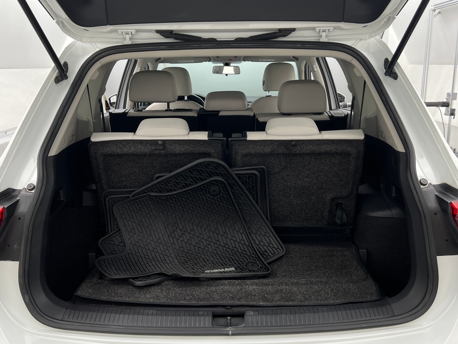 Thumbnail: 2018 Volkswagen Tiguan - 6