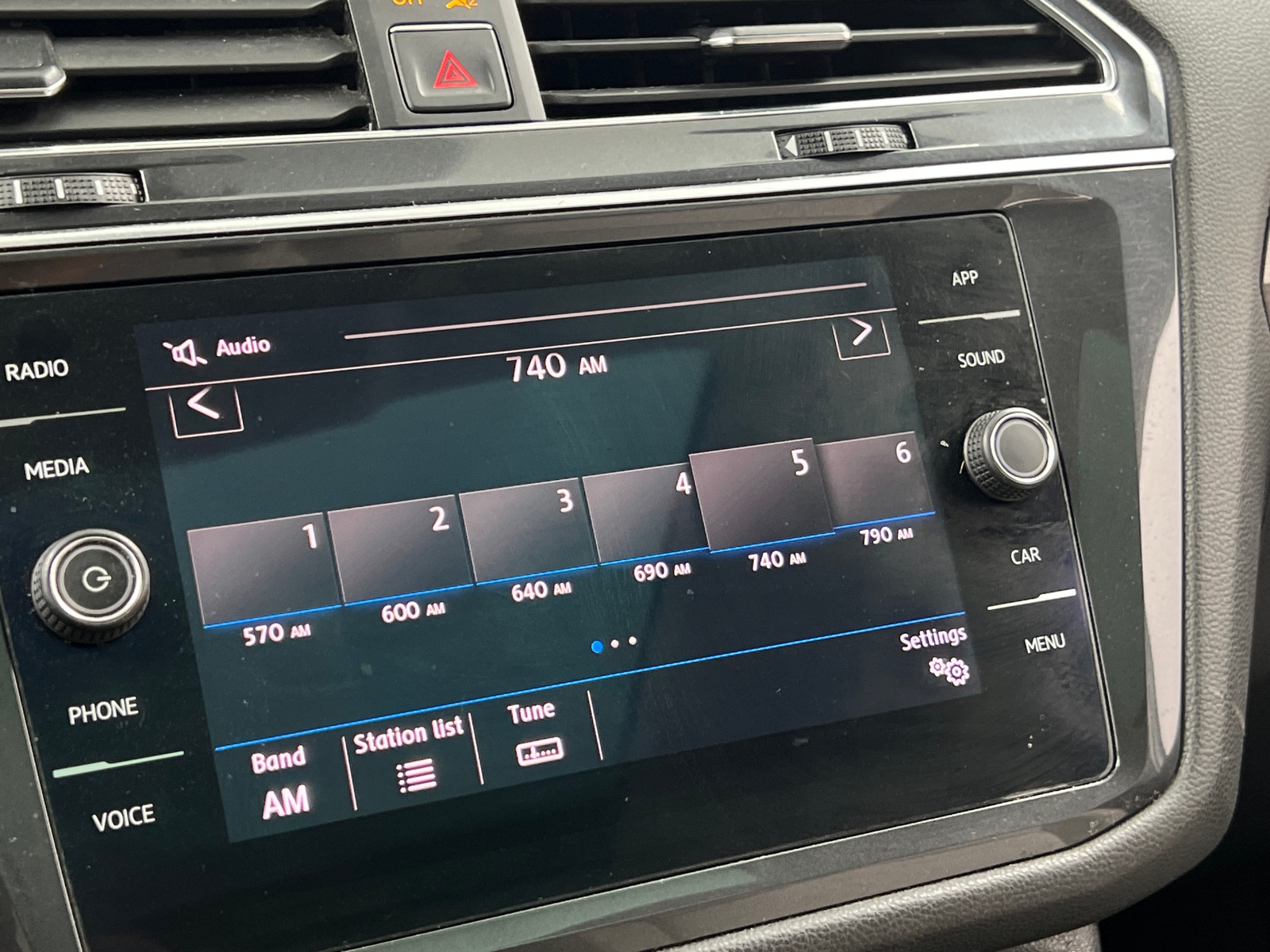 Thumbnail: 2018 Volkswagen Tiguan - 3