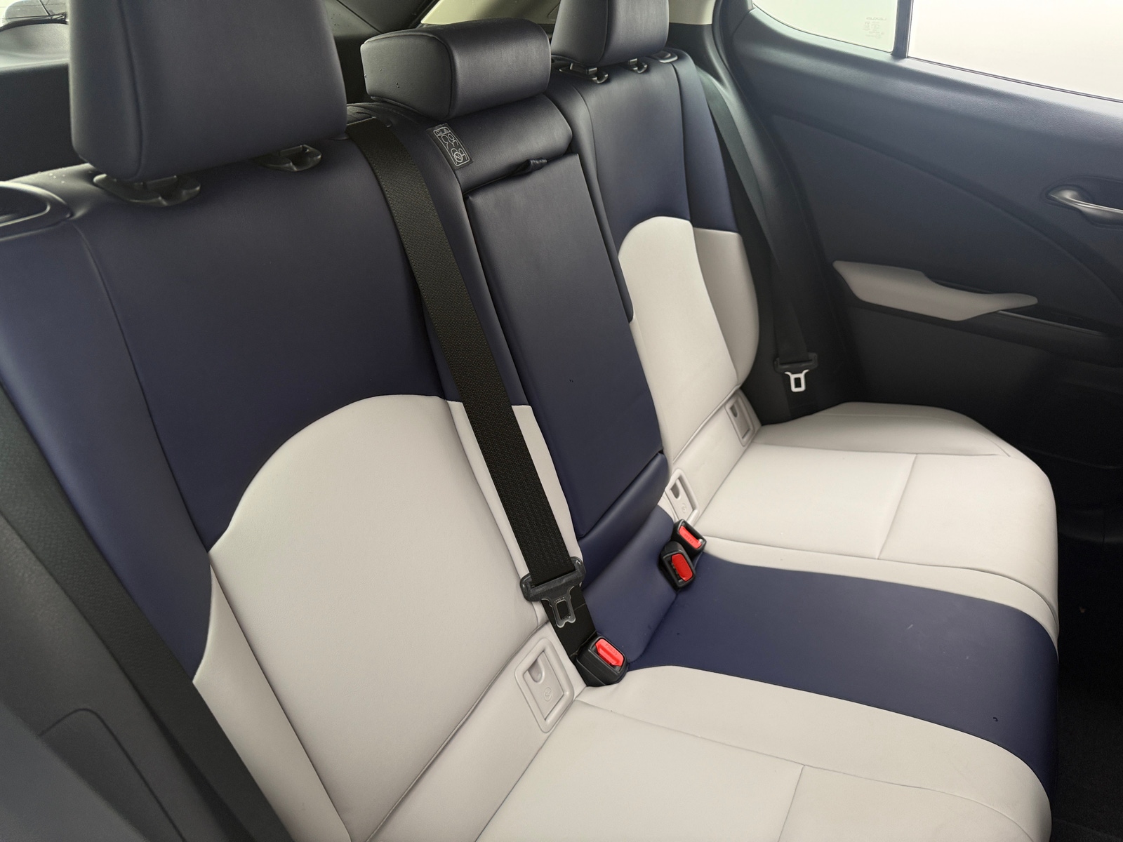 Thumbnail: 2022 Lexus UX - 5