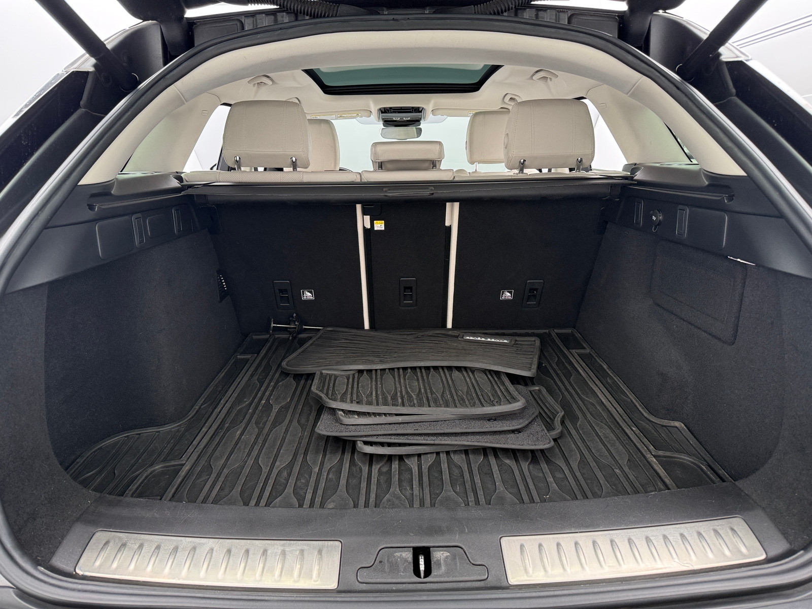 Thumbnail: 2019 Land Rover Range Rover Velar - 6