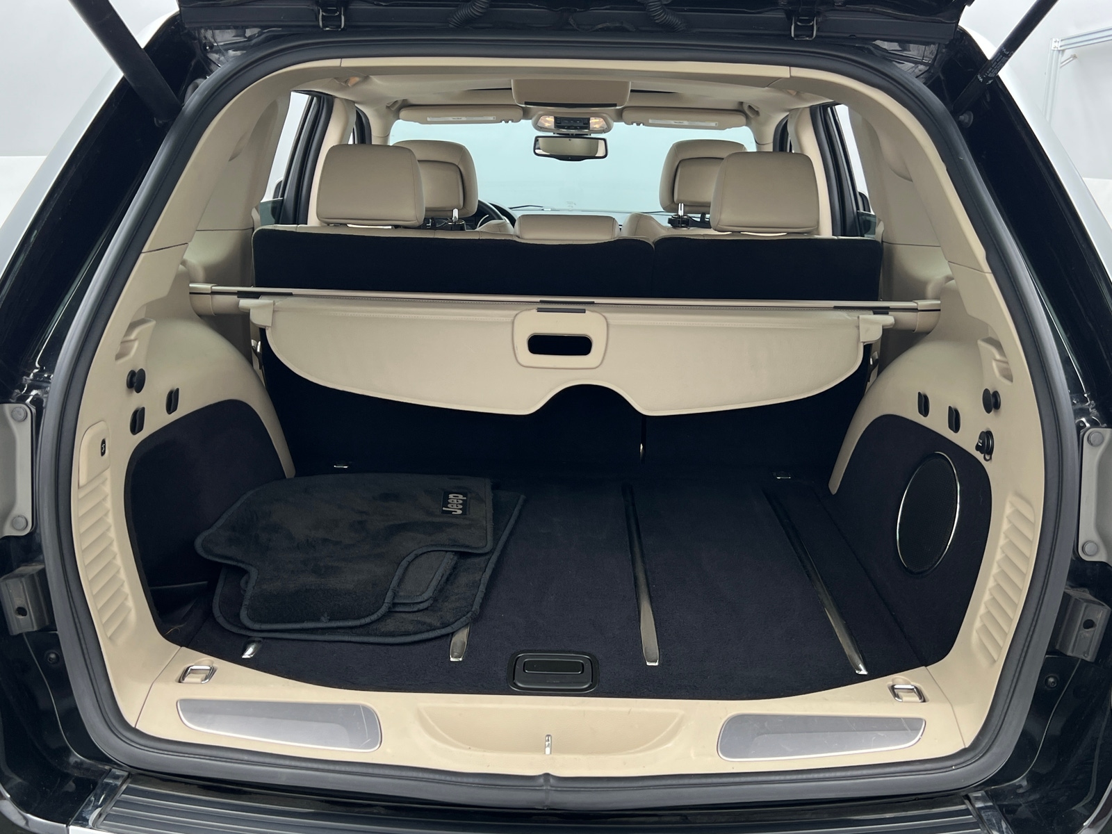 Thumbnail: 2012 Jeep Grand Cherokee - 6
