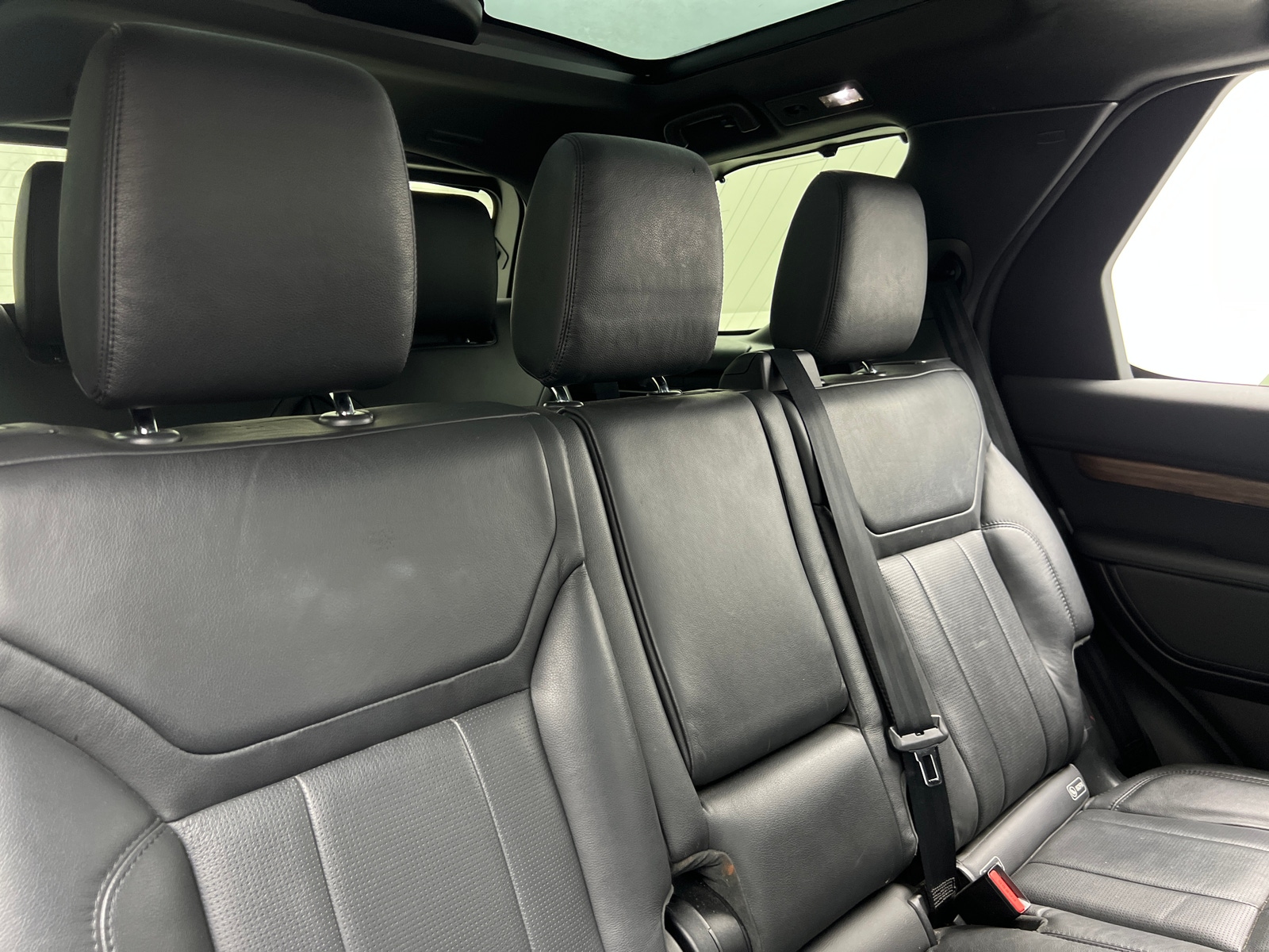 Thumbnail: 2018 Land Rover Discovery - 5