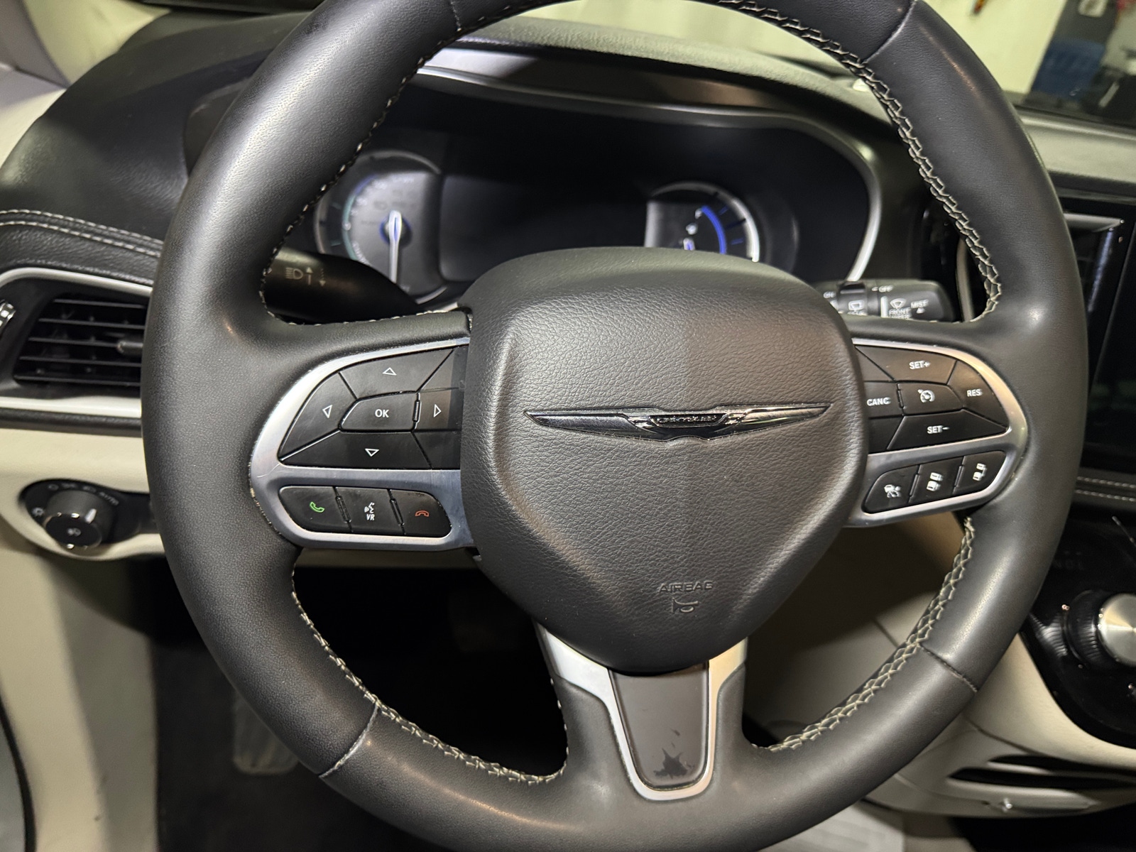Thumbnail: 2024 Chrysler Pacifica - 4
