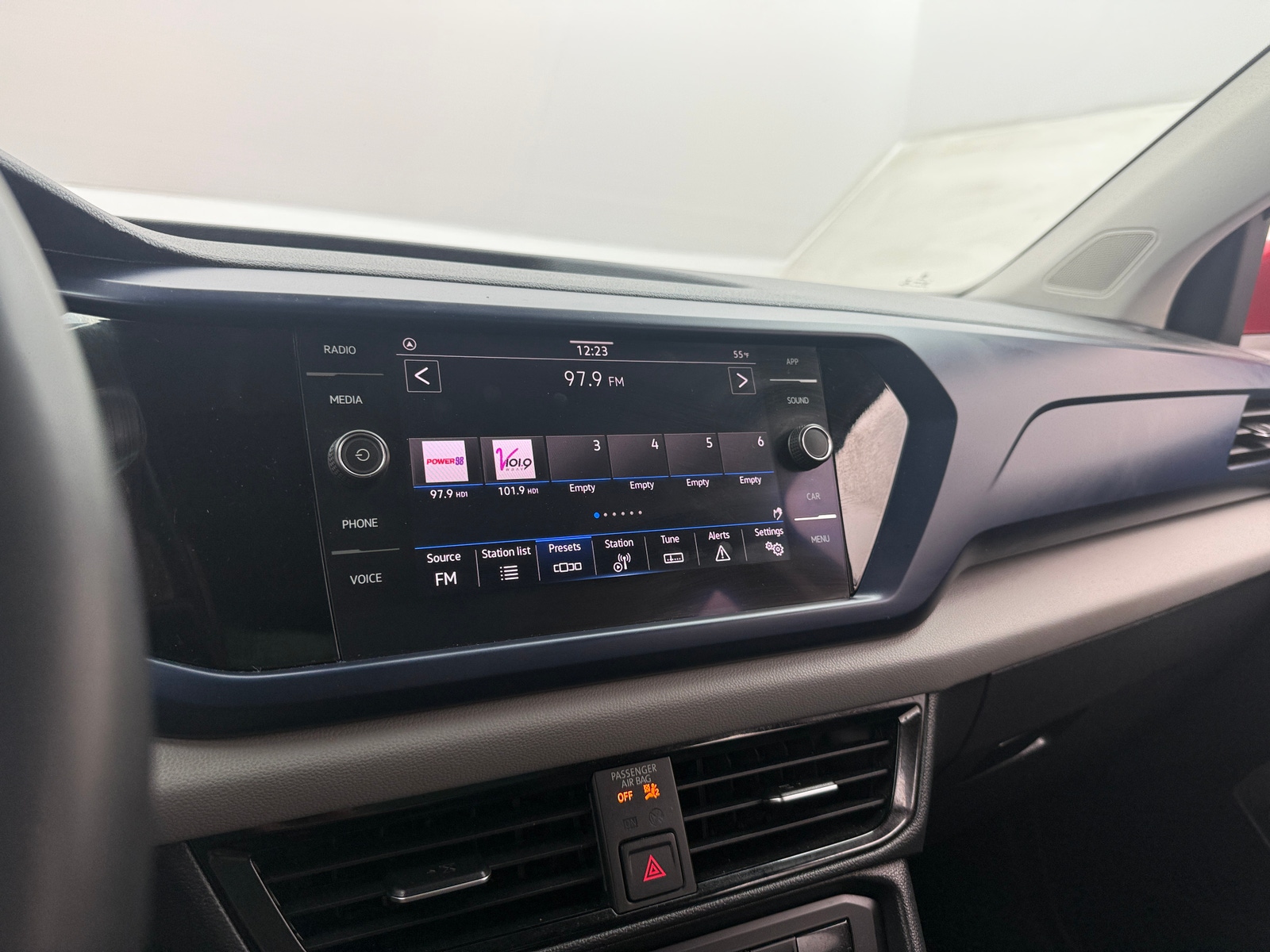 Thumbnail: 2022 Volkswagen Taos - 4