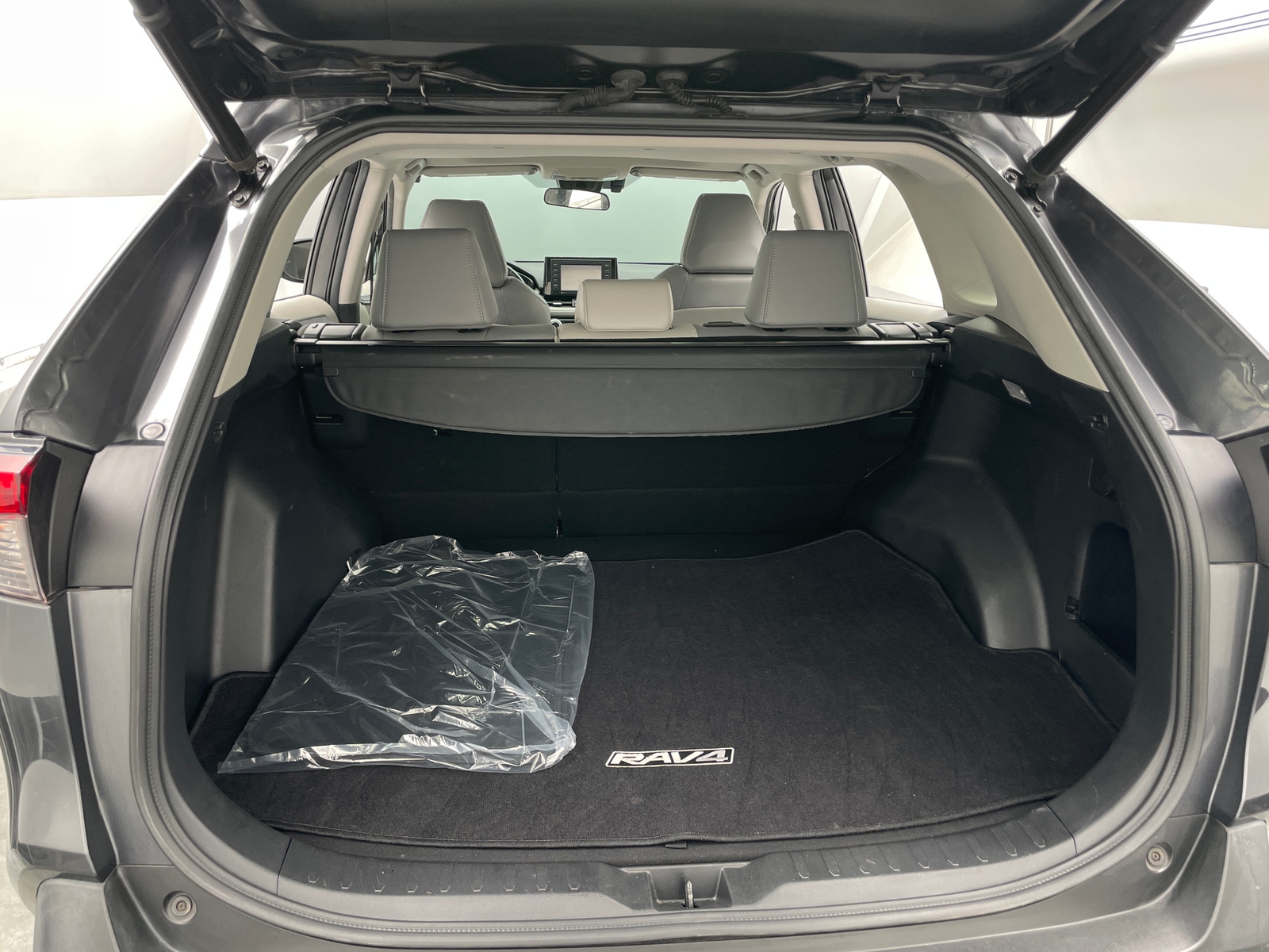 Thumbnail: 2021 Toyota RAV4 - 6