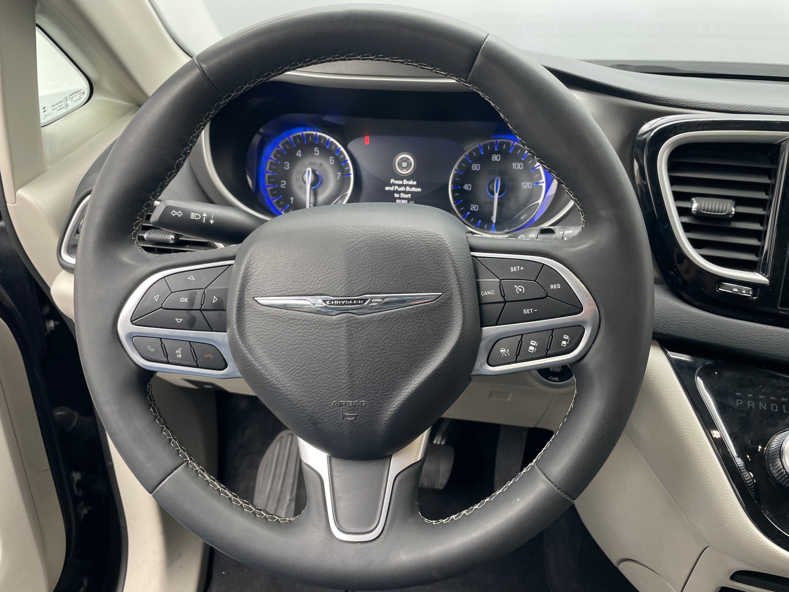 Thumbnail: 2023 Chrysler Pacifica - 4