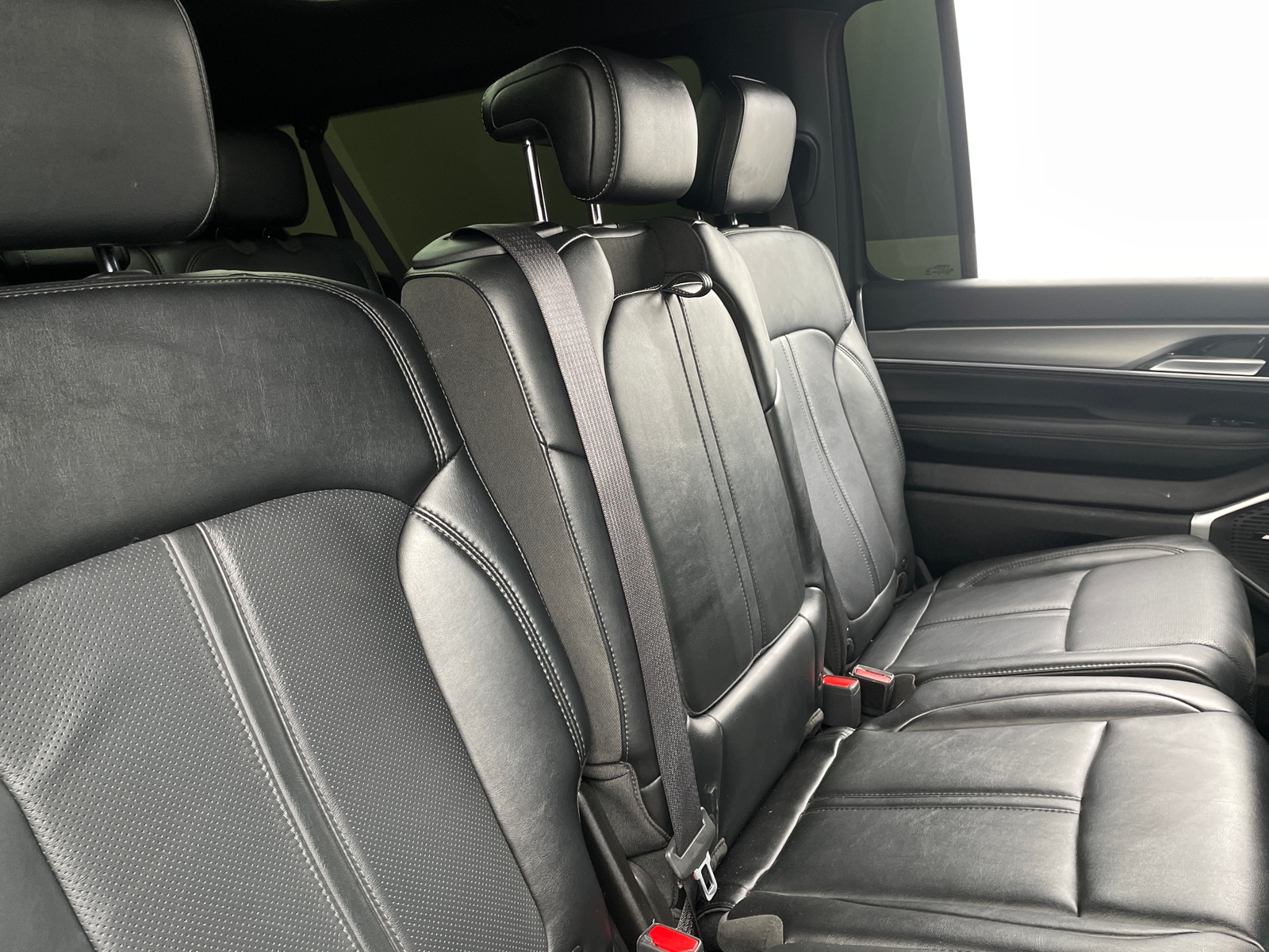 Thumbnail: 2024 Jeep Wagoneer - 5