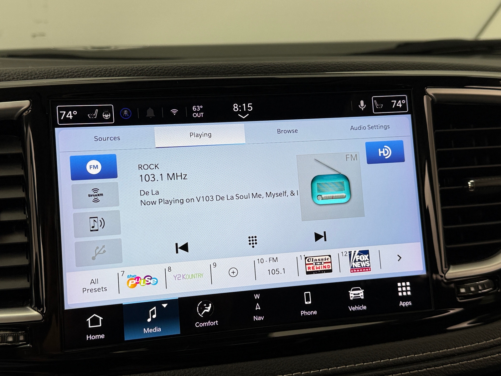 Thumbnail: 2023 Chrysler Pacifica - 3