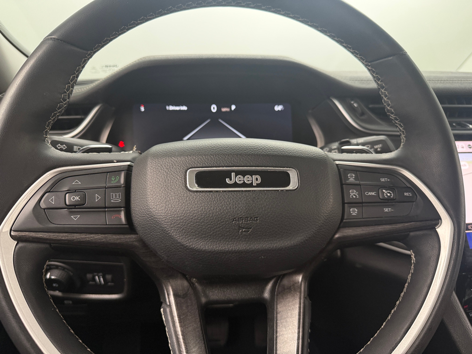 Thumbnail: 2023 Jeep Grand Cherokee L - 4