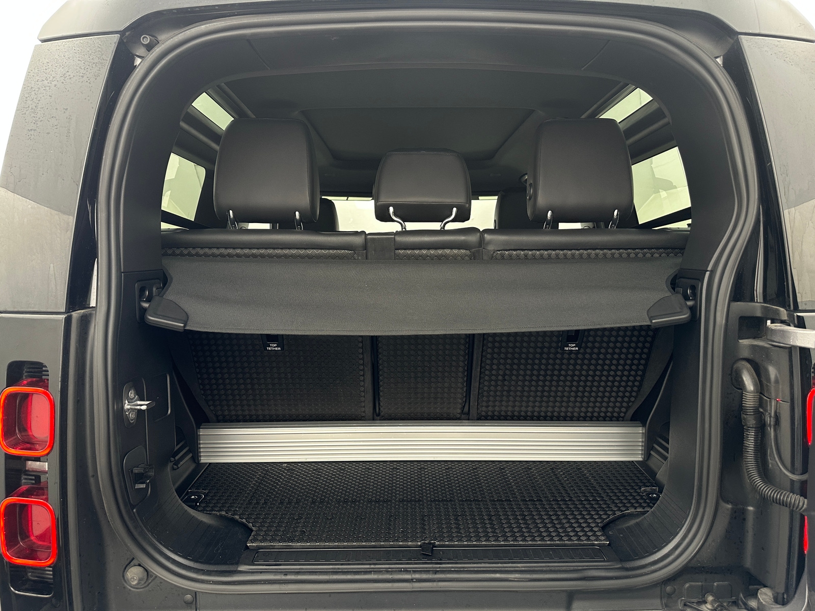 Thumbnail: 2021 Land Rover Defender - 6