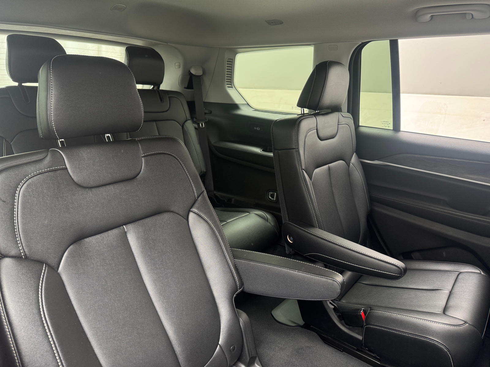 Thumbnail: 2023 Jeep Grand Cherokee L - 6