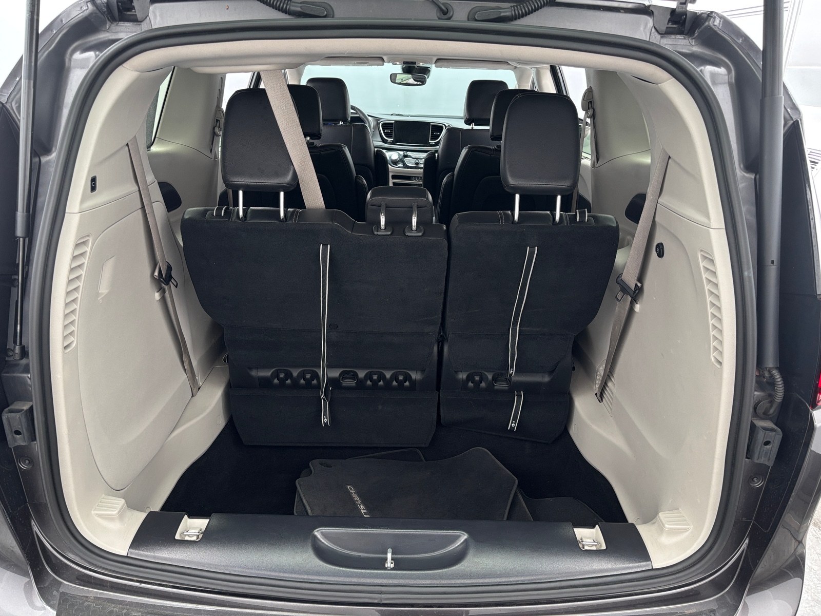 Thumbnail: 2022 Chrysler Pacifica - 6