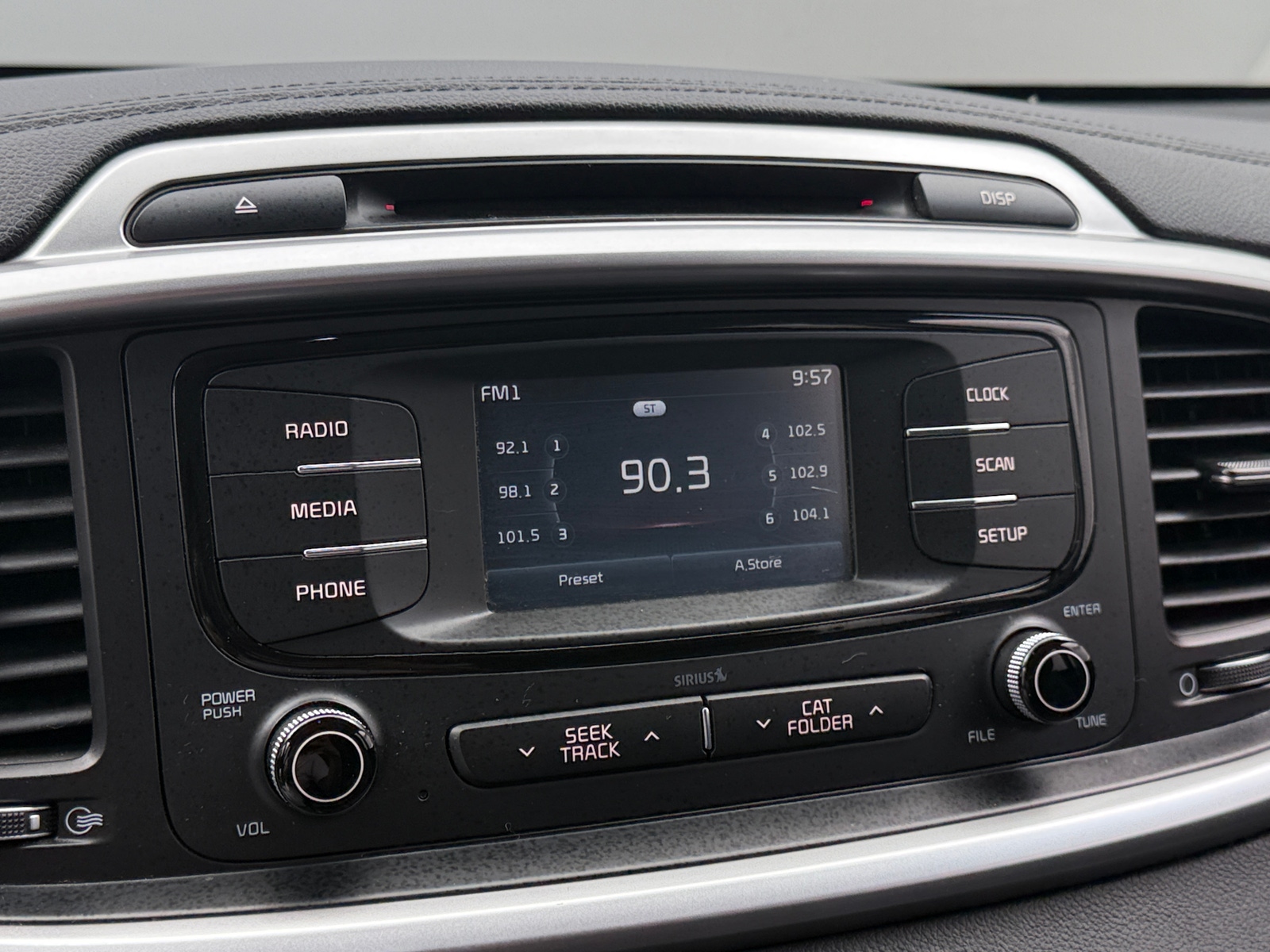 Thumbnail: 2017 Kia Sorento - 4