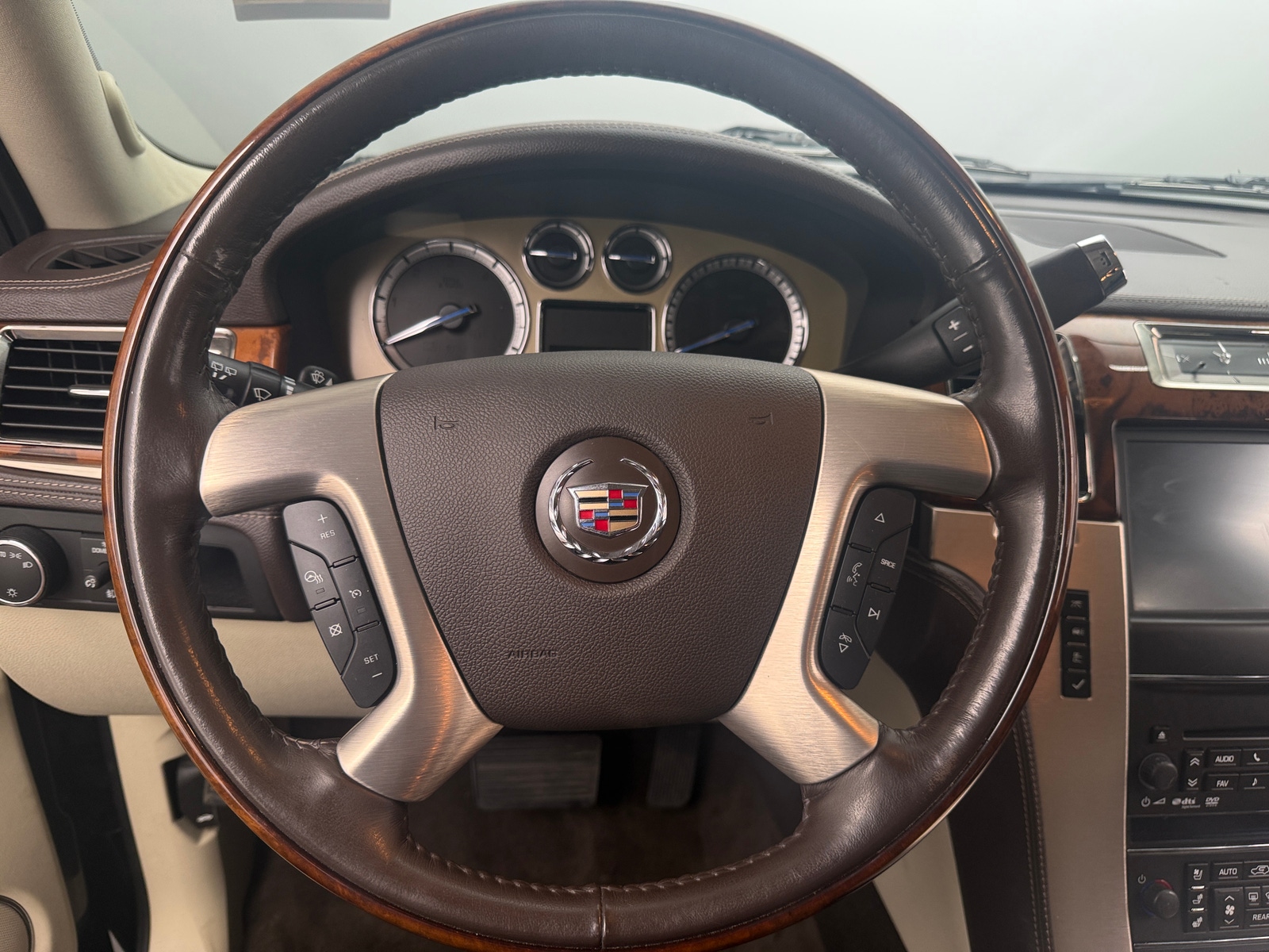 Thumbnail: 2011 Cadillac Escalade - 4