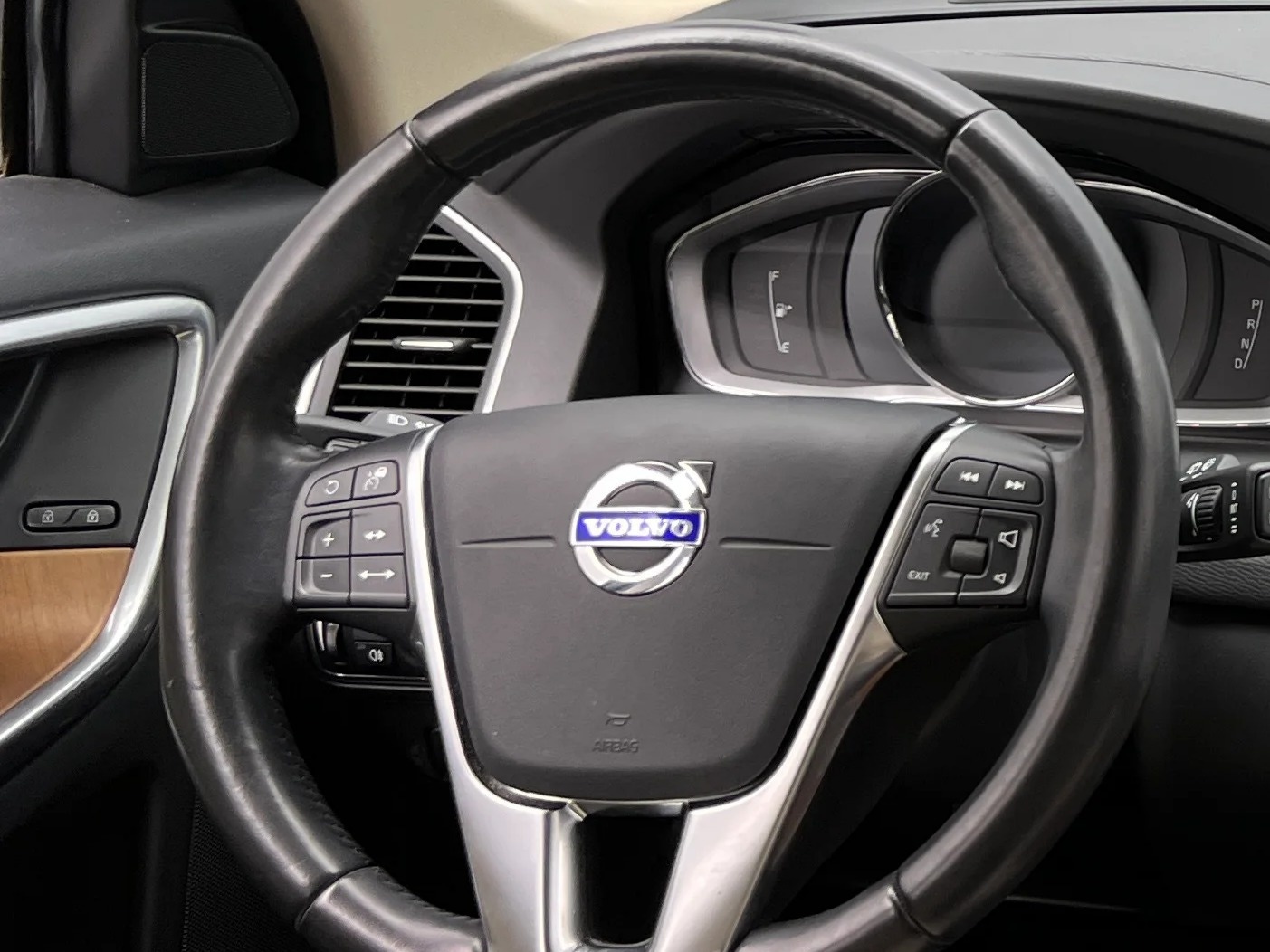 Thumbnail: 2017 Volvo XC60 - 4