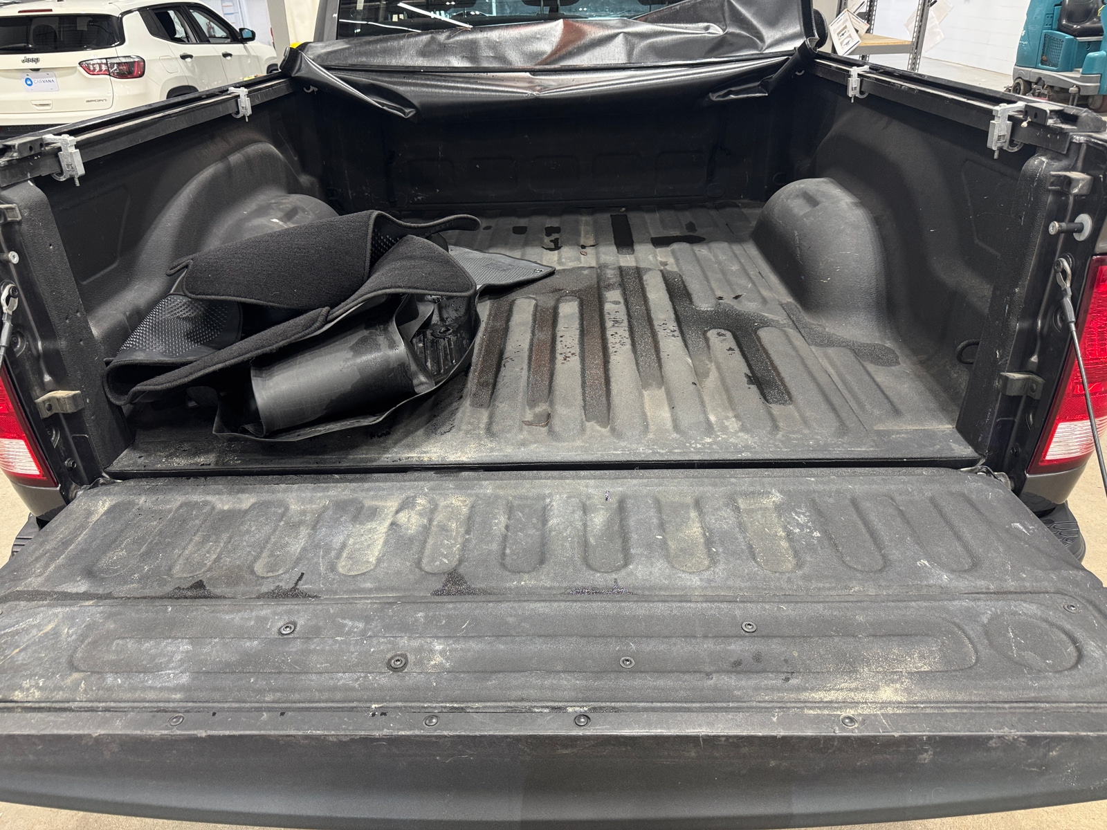 Thumbnail: 2019 RAM 1500 Classic - 7