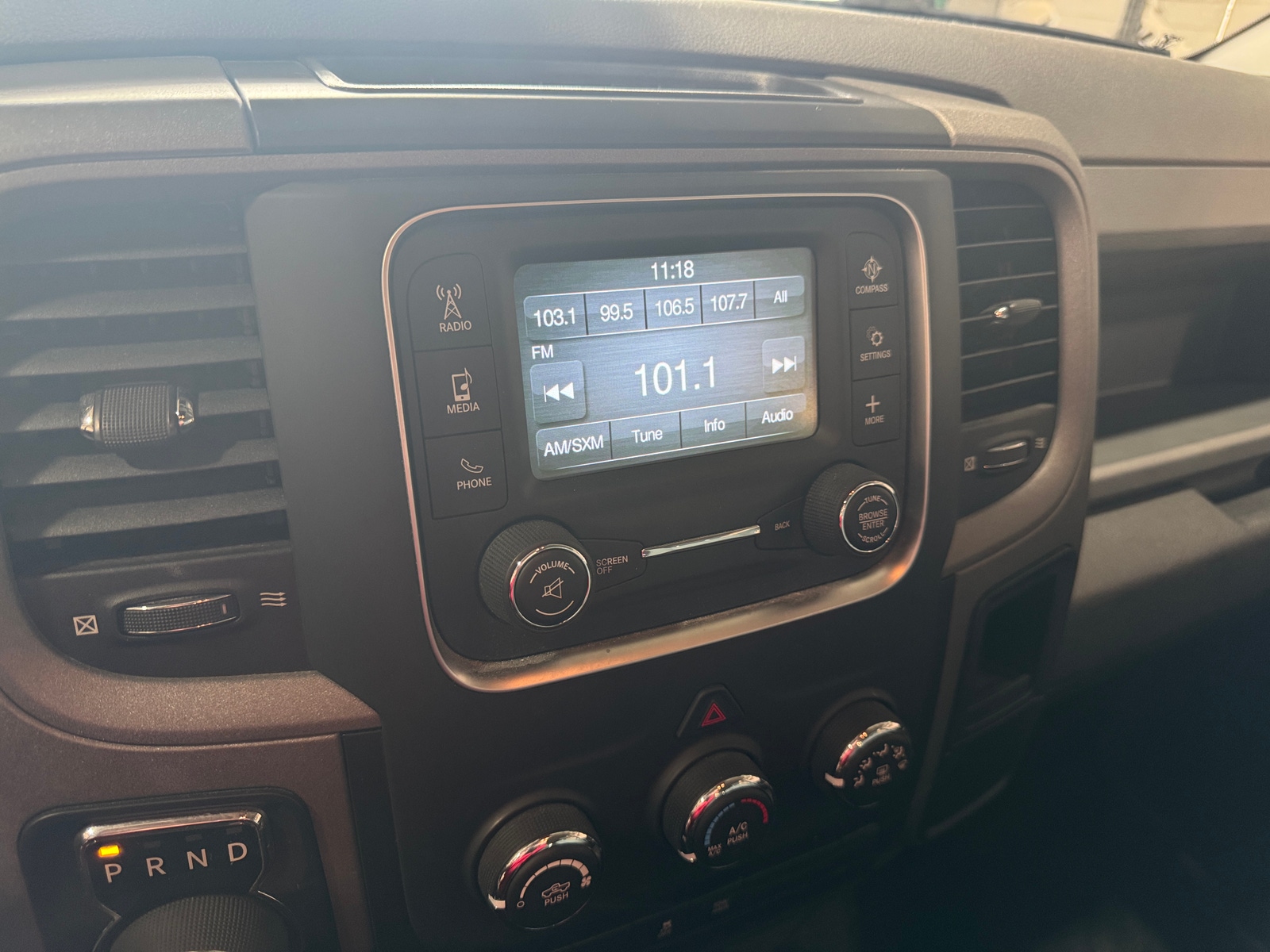 Thumbnail: 2019 RAM 1500 Classic - 4