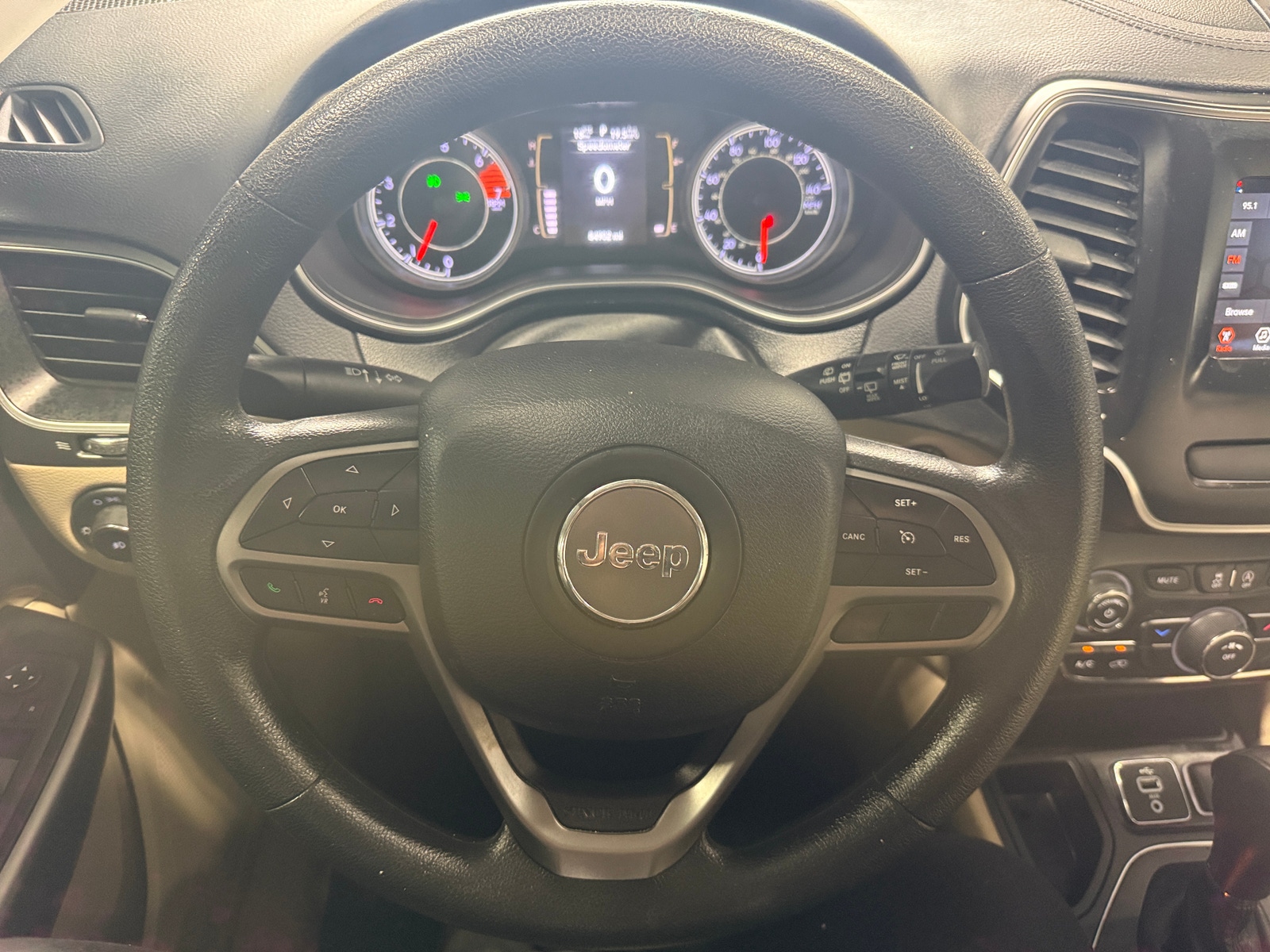 Thumbnail: 2019 Jeep Cherokee - 5