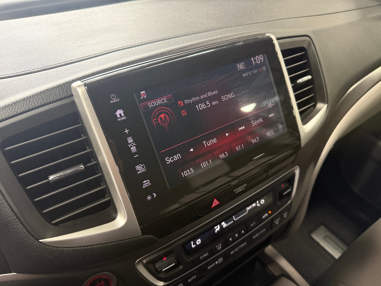 Thumbnail: 2017 Honda Pilot - 4