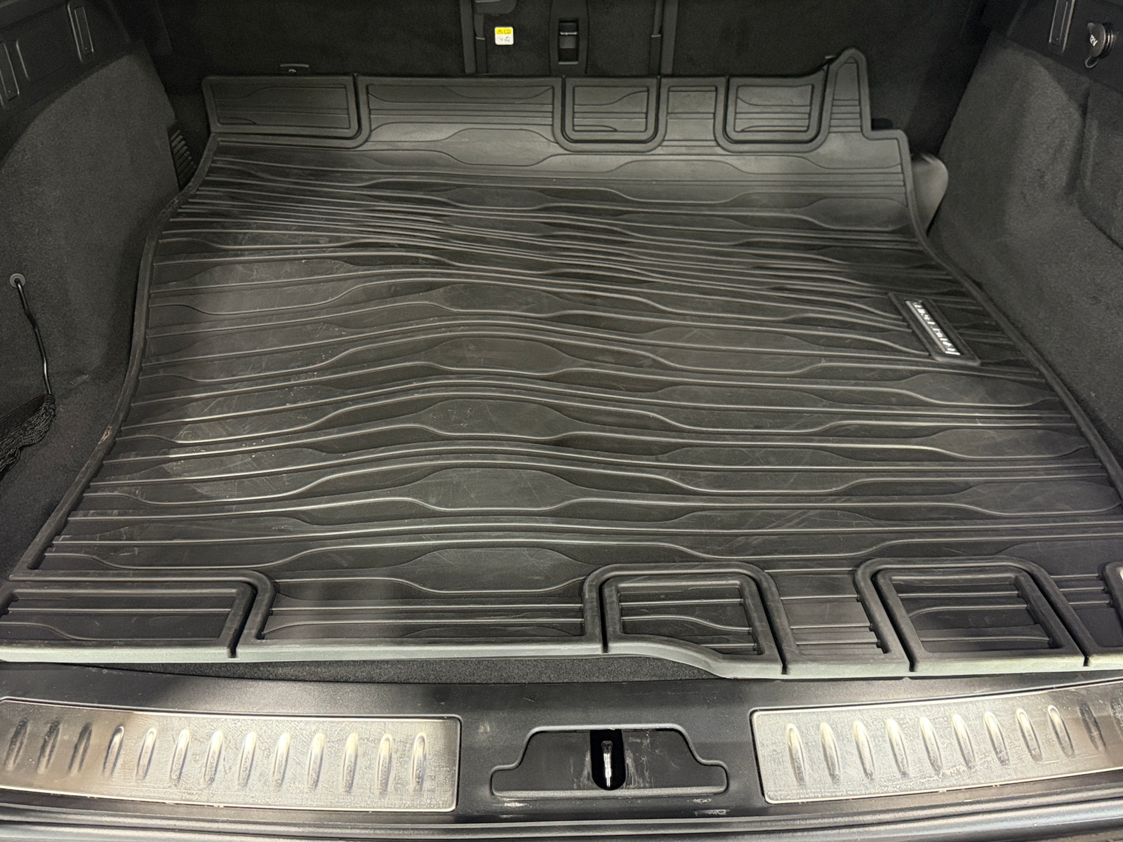 Thumbnail: 2021 Land Rover Range Rover Velar - 6