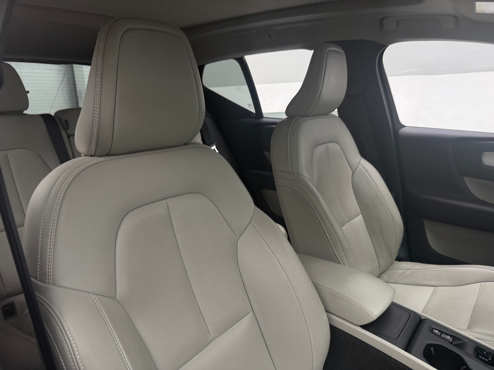 Thumbnail: 2020 Volvo XC40 - 2