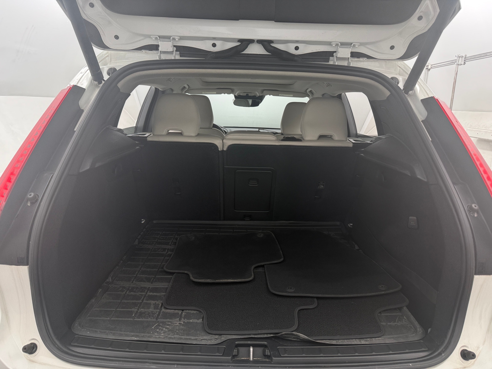 Thumbnail: 2020 Volvo XC40 - 7